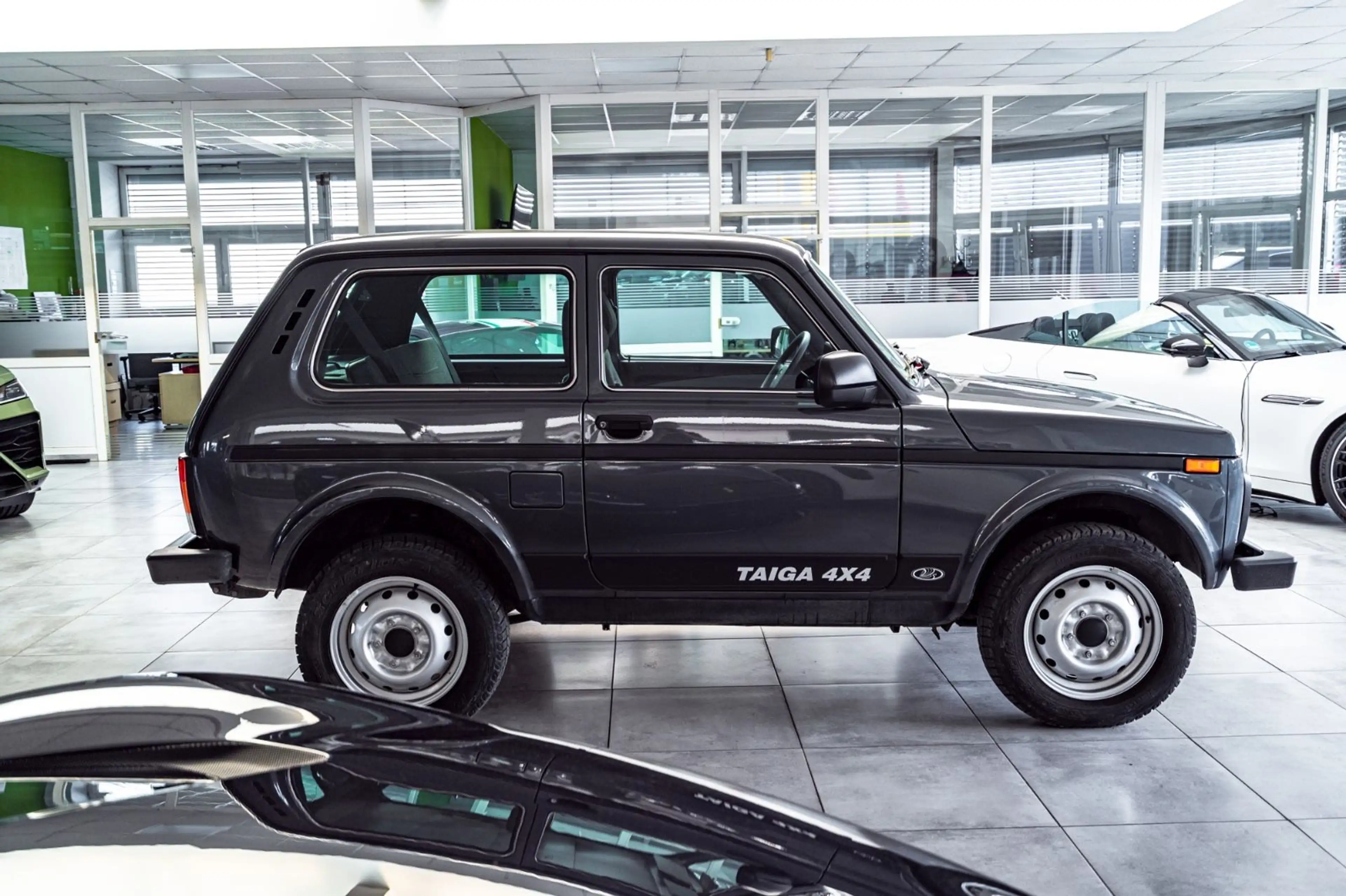 Lada Niva Ubran 4X4*TÜVNeu*TopGepflegt* — photo 8