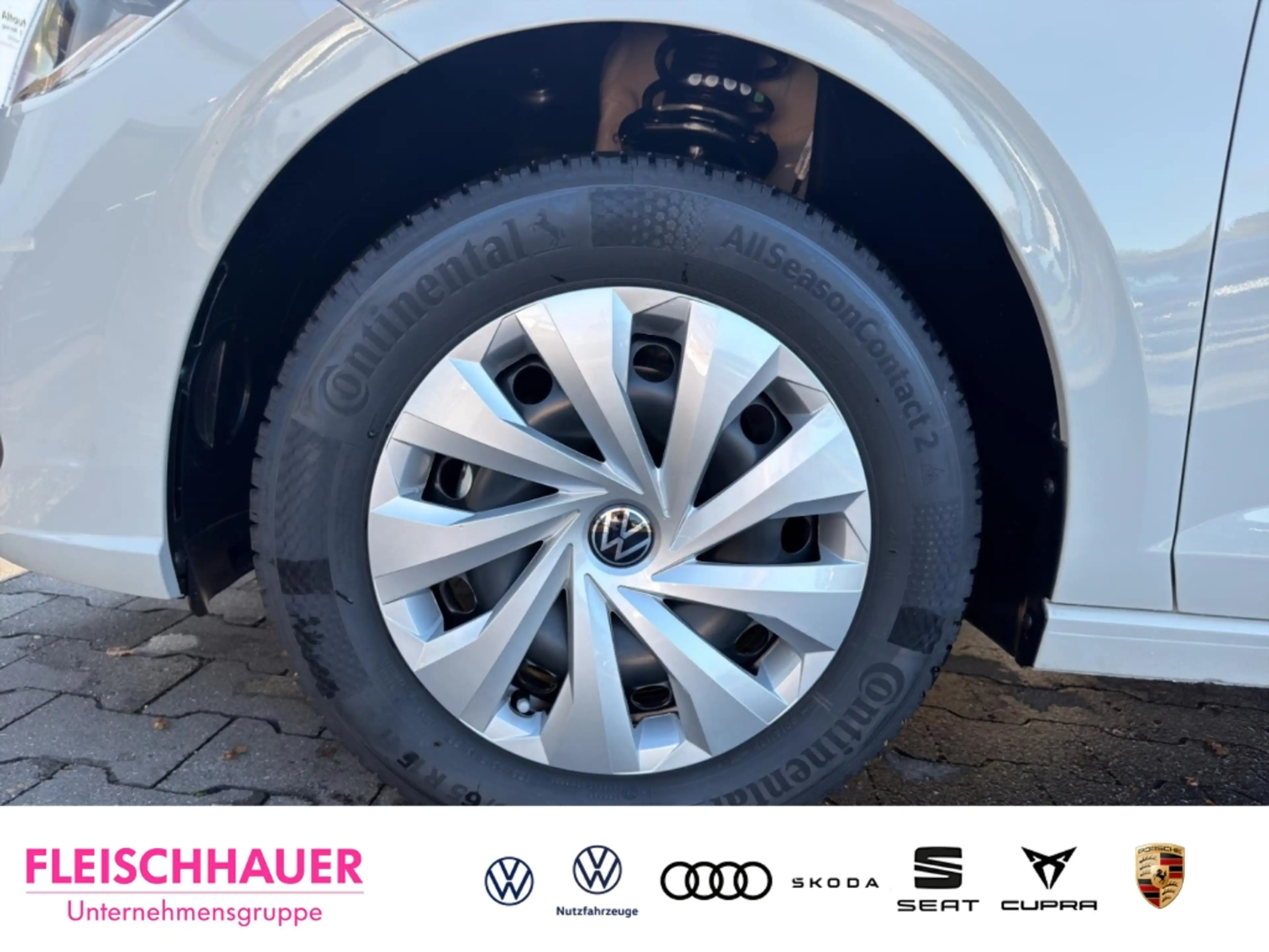 Volkswagen Polo VI 1.0 Life — photo 12