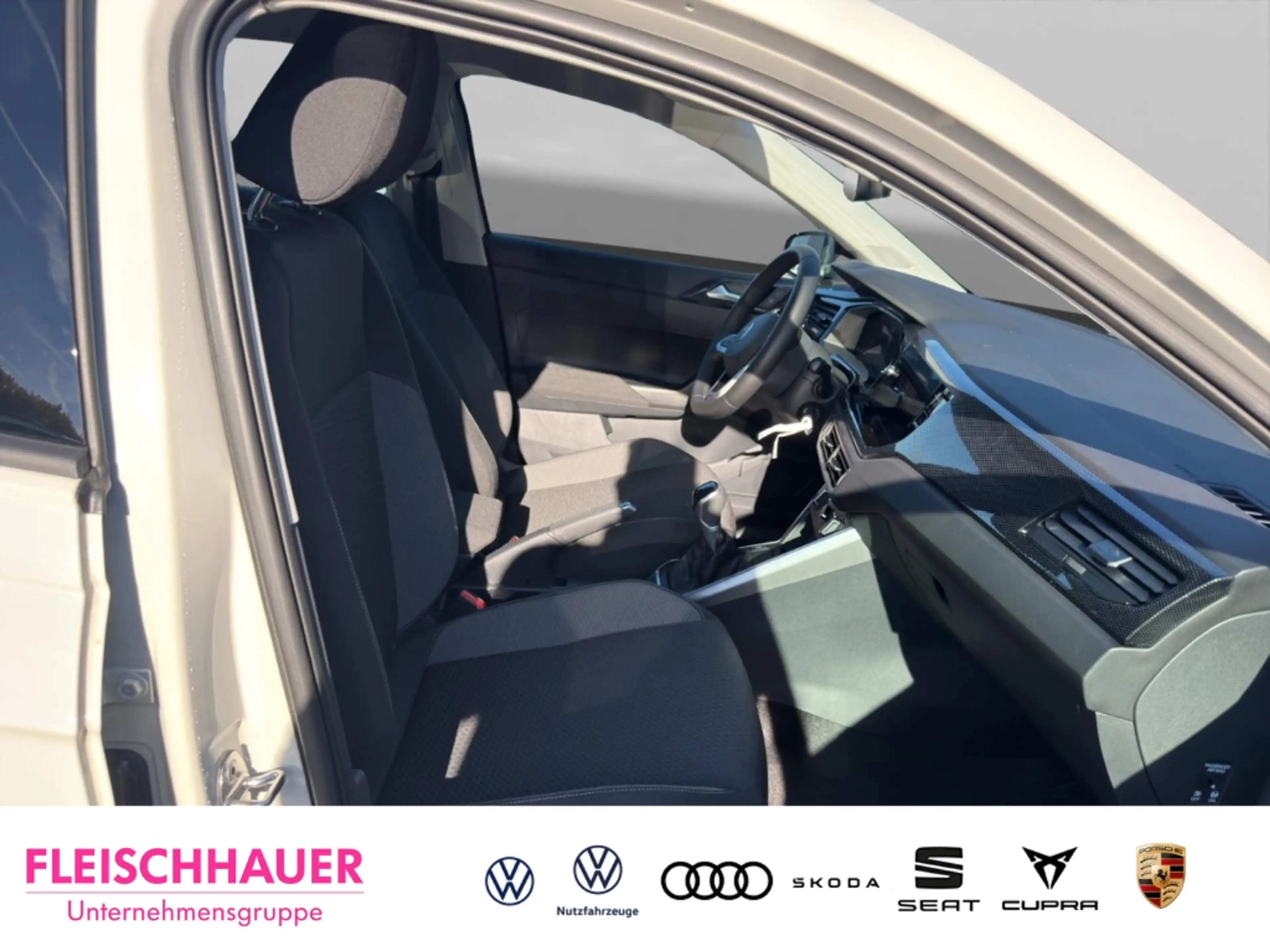 Volkswagen Polo VI 1.0 Life — photo 11