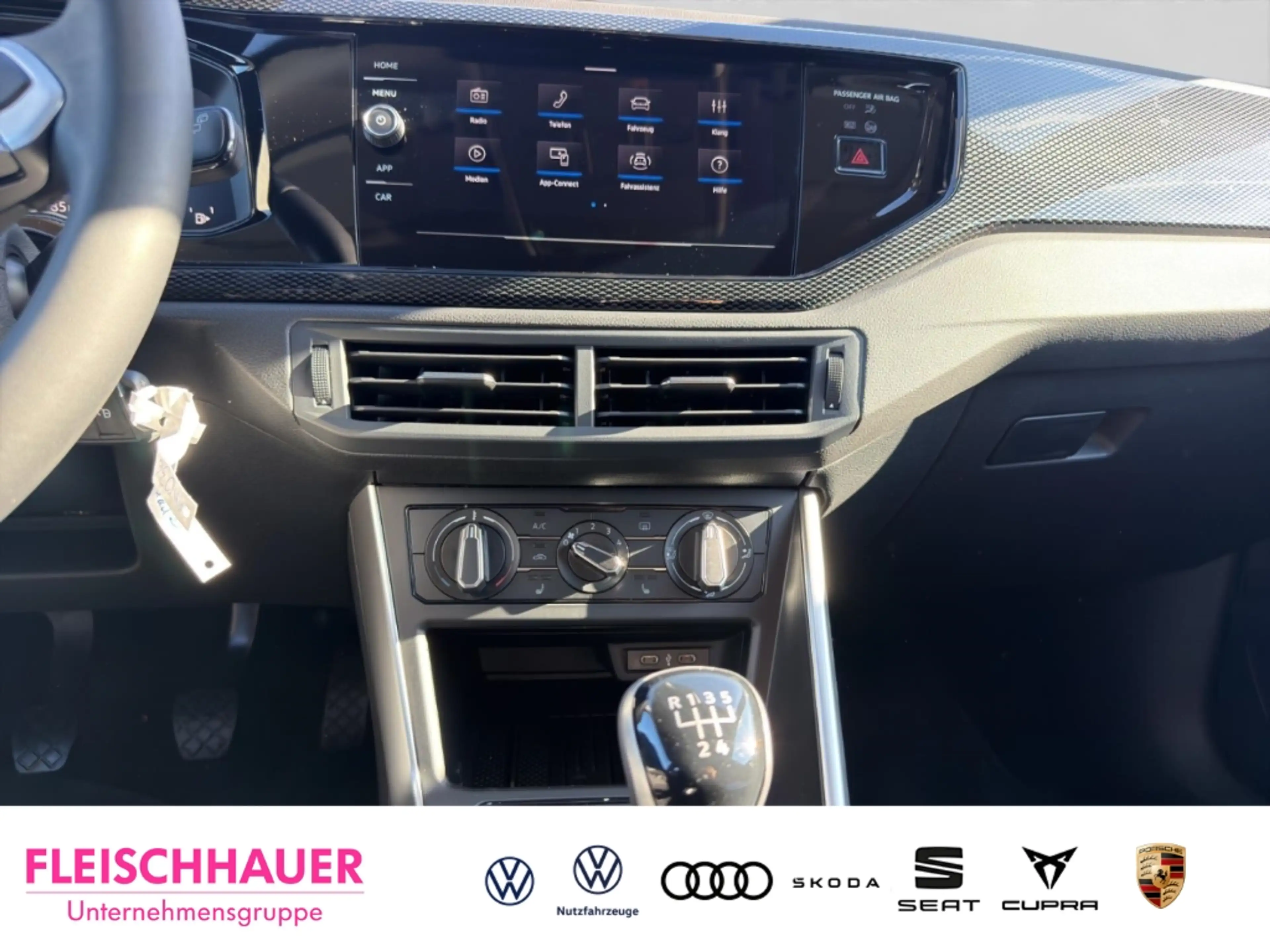 Volkswagen Polo VI 1.0 Life — photo 15