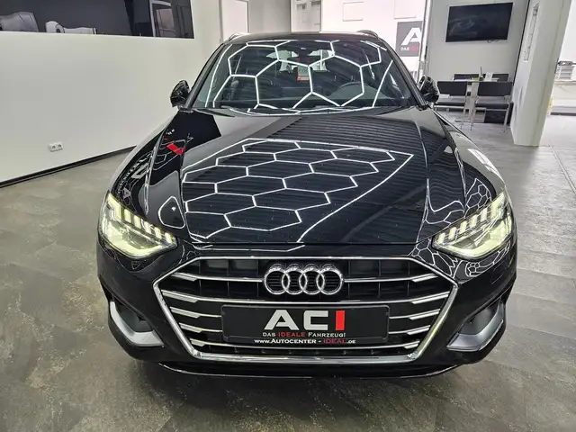 Audi A4 view 4