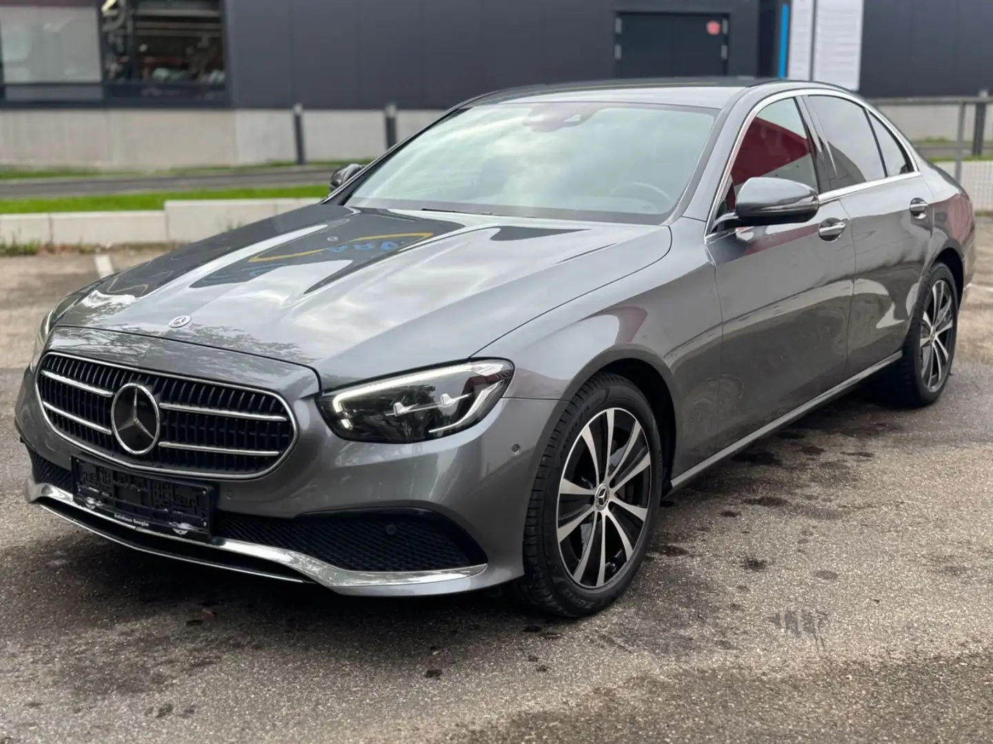 Mercedes-Benz E 300 de Lim. Avantgarde HUD KAM AMBI AHK LED Gris - 1