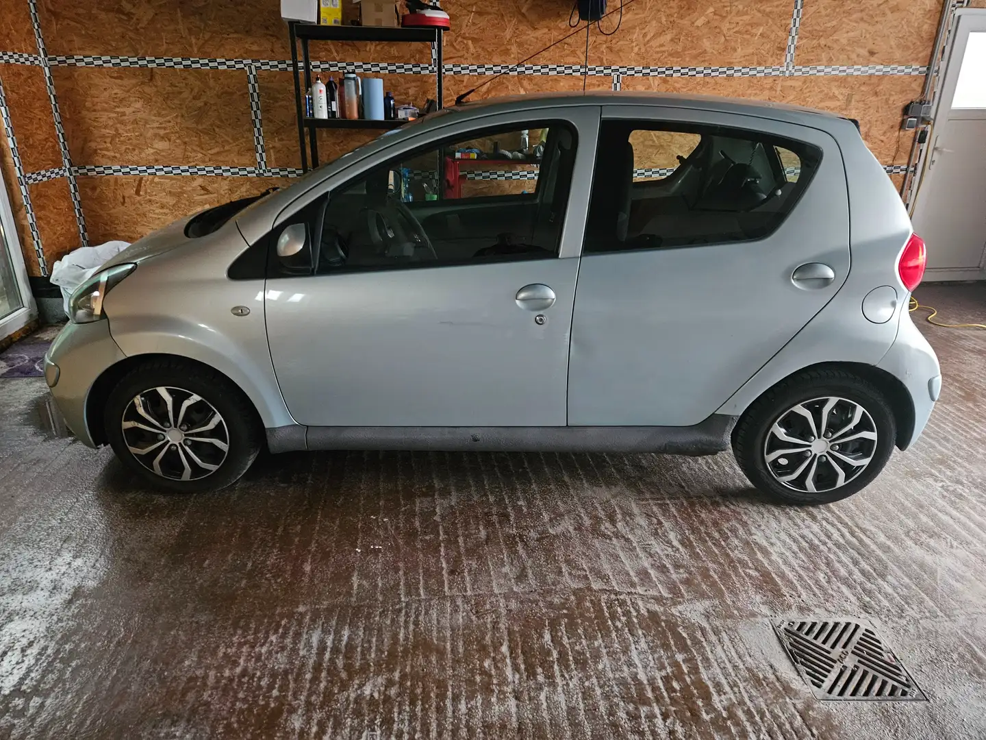 Toyota Aygo Aygo 1,0 VVT-i City 120 000km Klima!!! Grau - 2