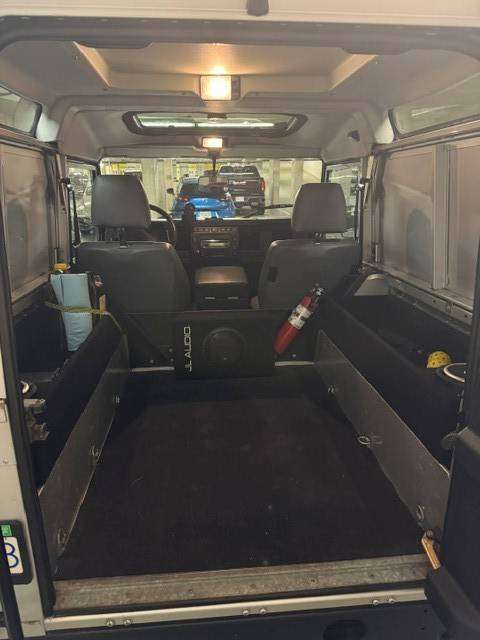 2004 Land Rover Defender 90 - TD5 thumb 11