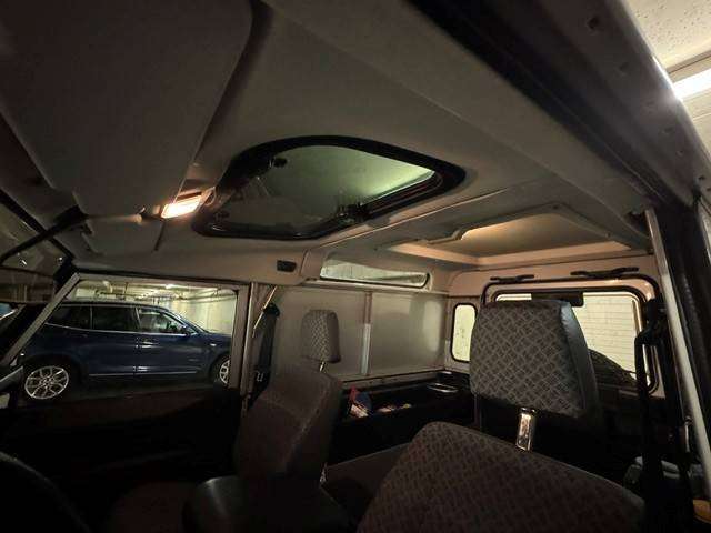 2004 Land Rover Defender 90 - TD5 thumb 9