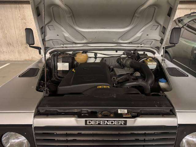 2004 Land Rover Defender 90 - TD5 thumb 10