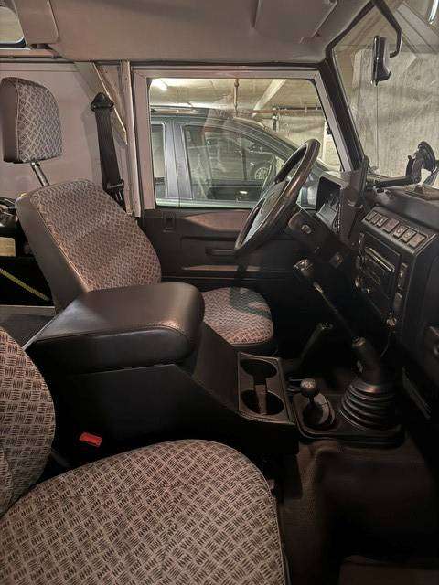 2004 Land Rover Defender 90 - TD5 thumb 6