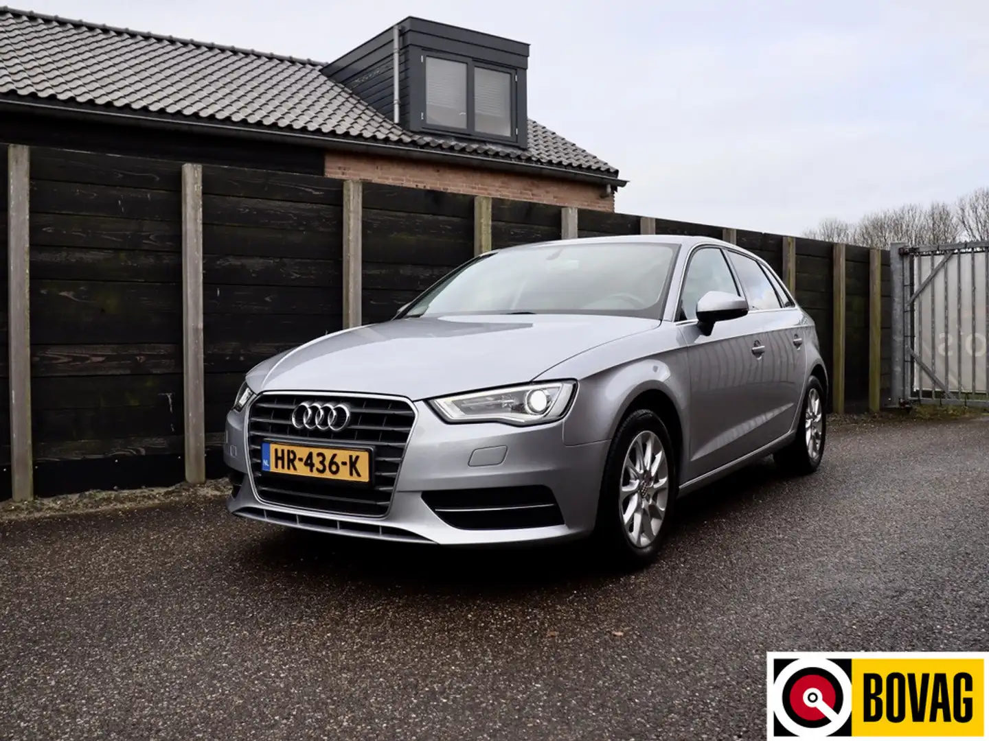 Audi A3 Sportback 1.2 TFSI Attraction Pro Line plus NIEUWS Grau - 1