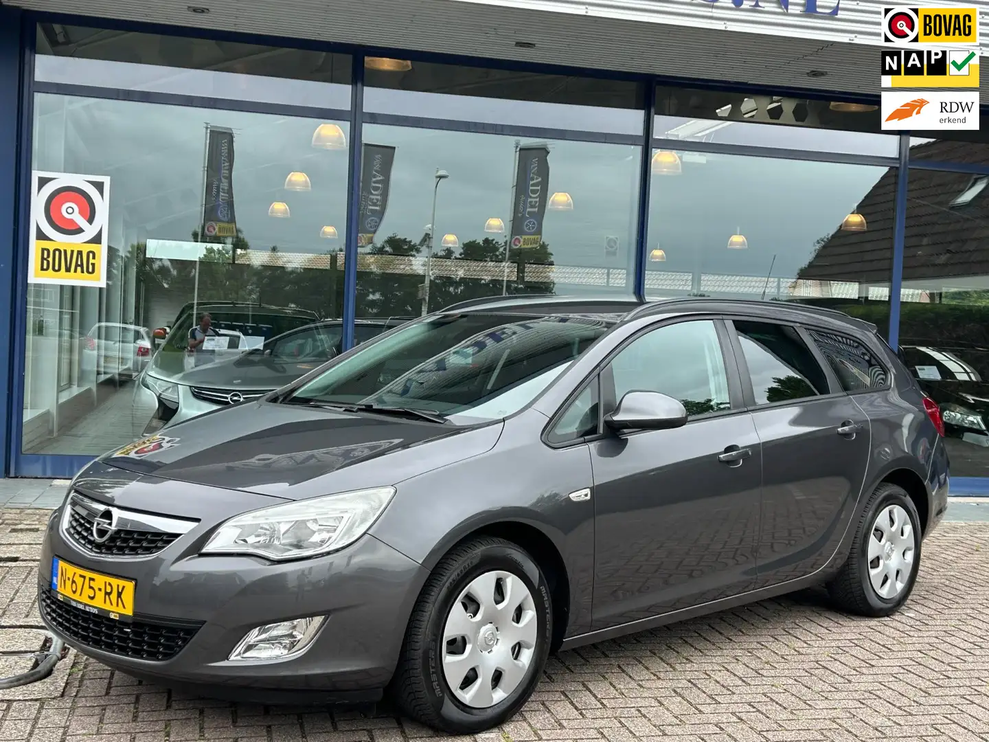 Opel Astra SPORTS TOURER 1.6 Edition Airco Cruise Park.Sens T Grau - 1