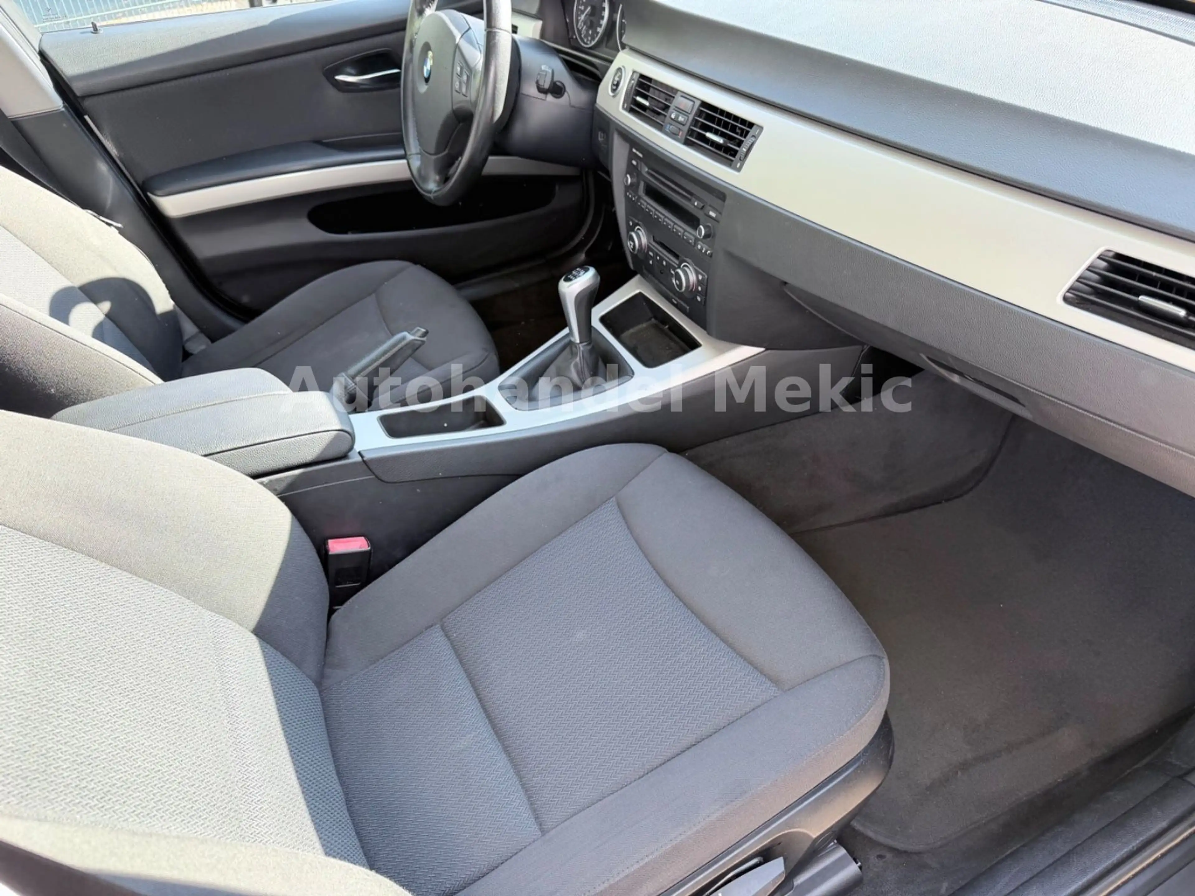 BMW 318 i Limousine- Xenon — photo 15