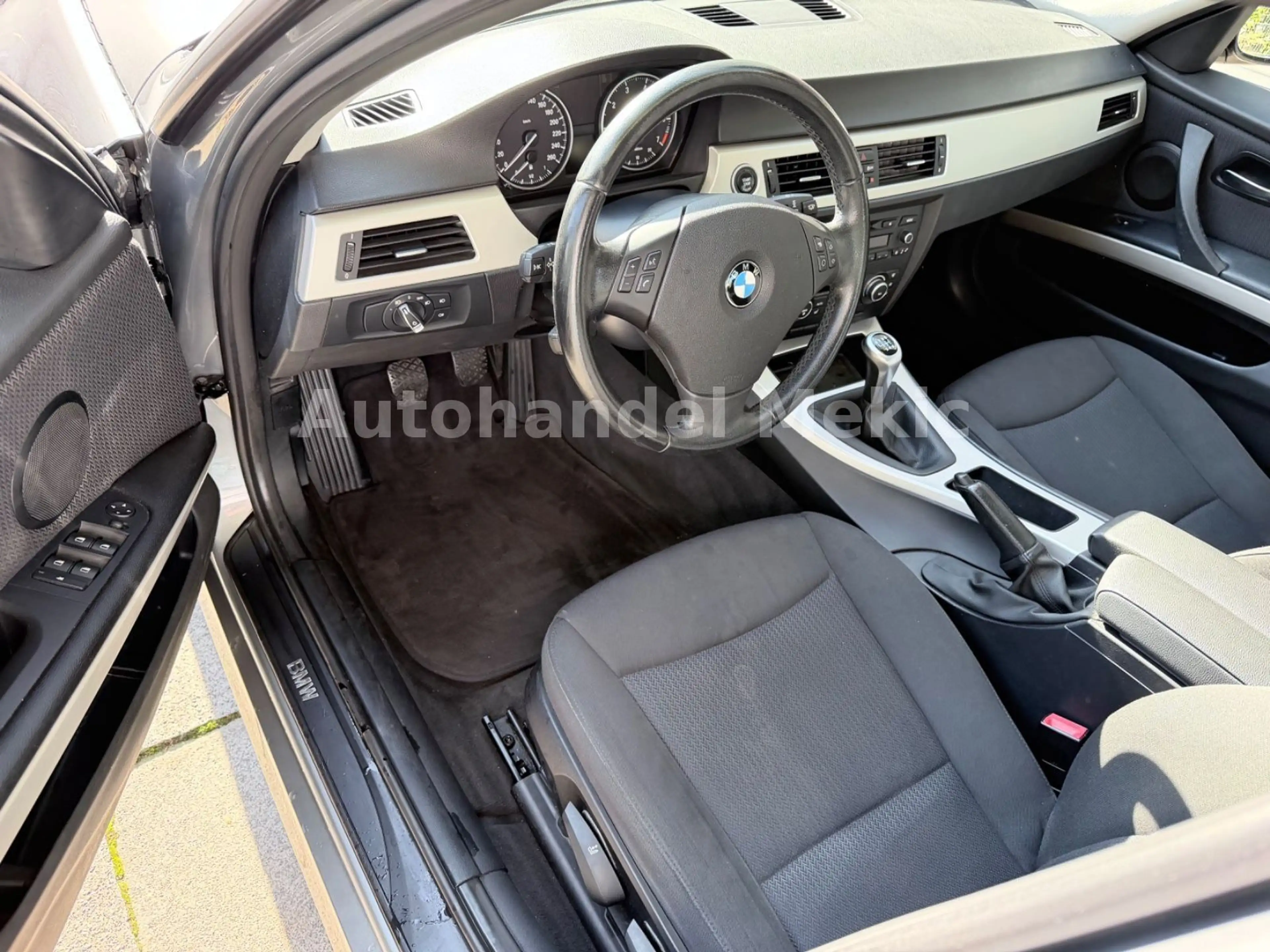 BMW 318 i Limousine- Xenon — photo 14