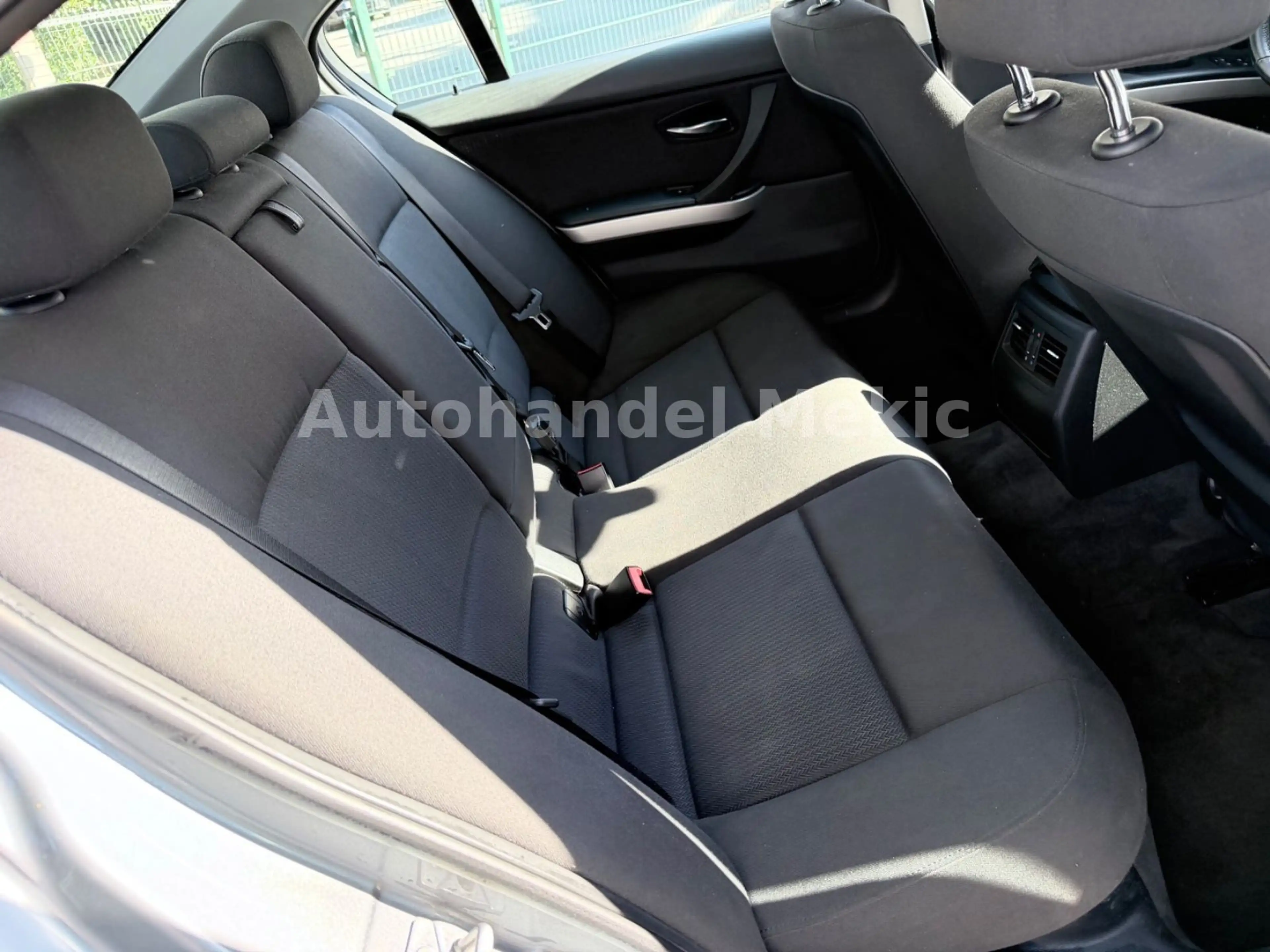 BMW 318 i Limousine- Xenon — photo 17