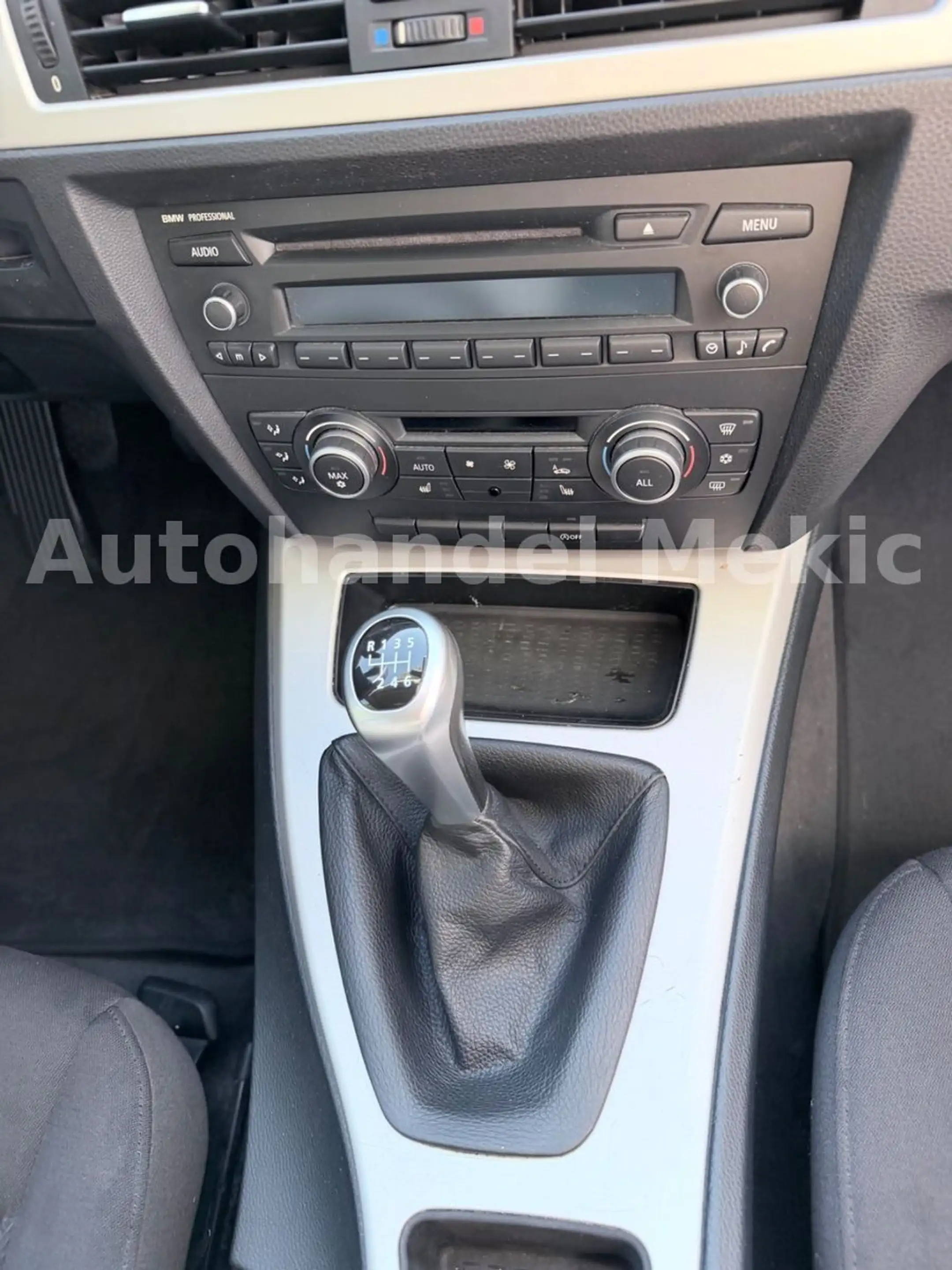 BMW 318 i Limousine- Xenon — photo 16