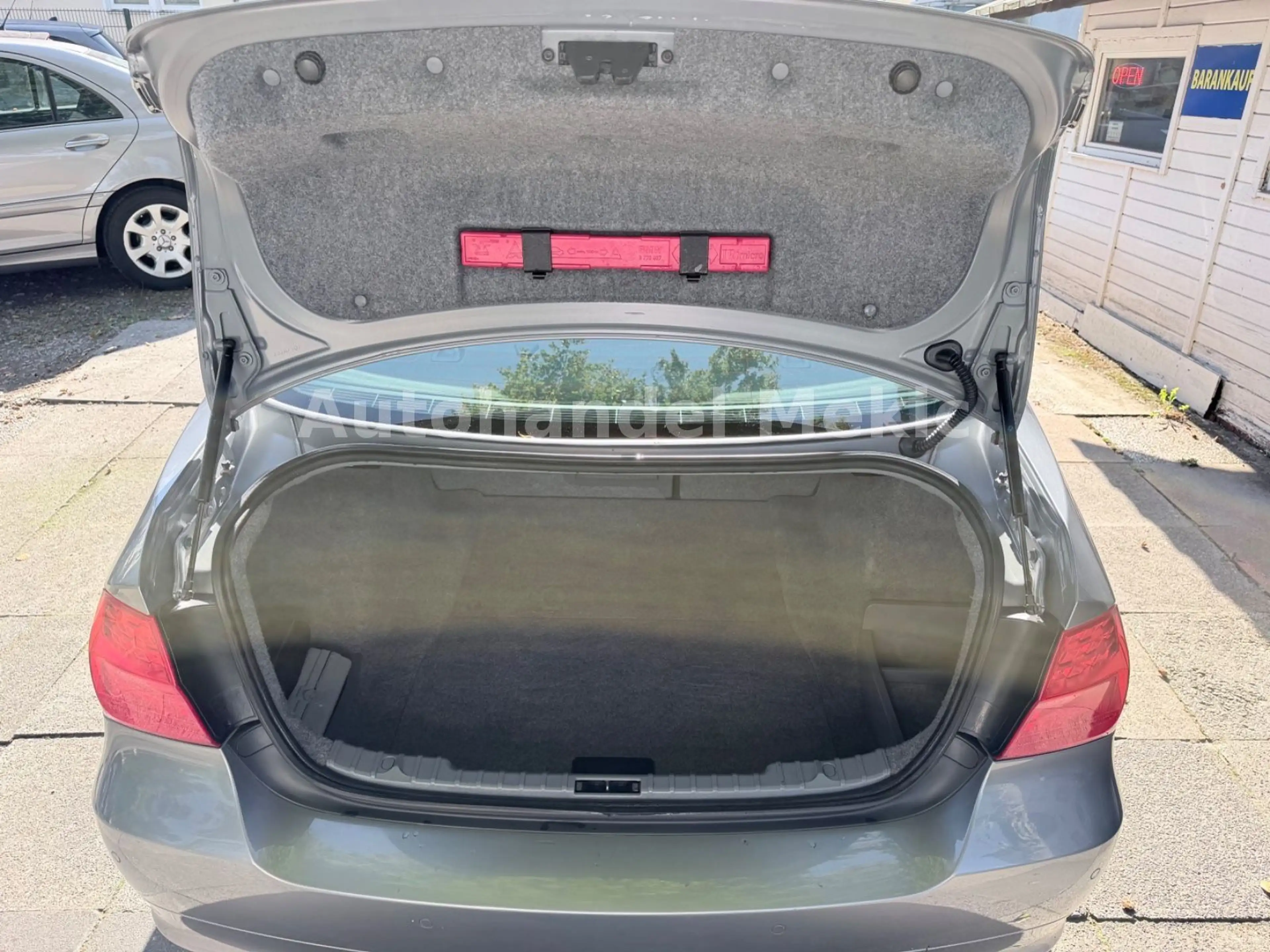 BMW 318 i Limousine- Xenon — photo 19