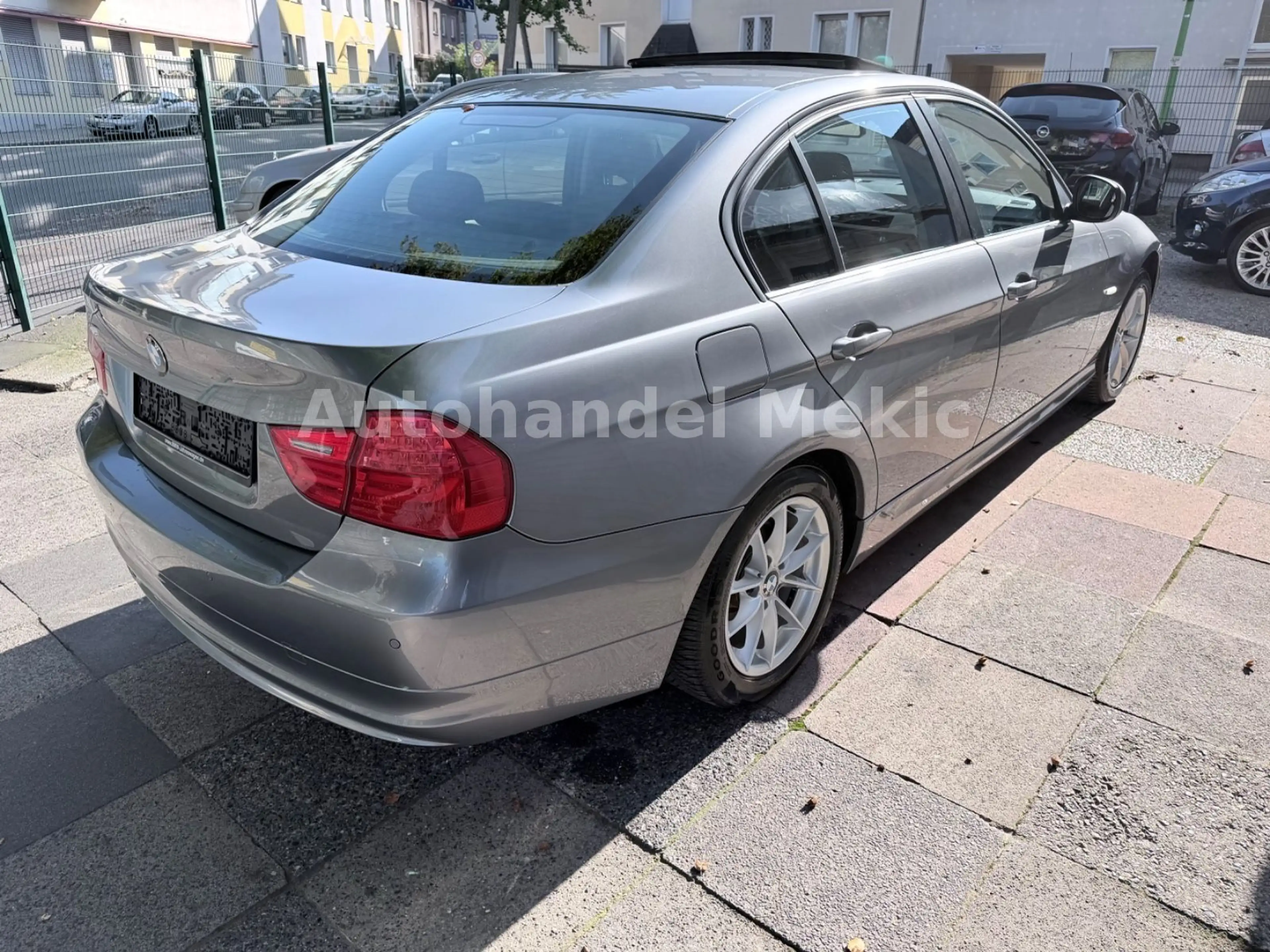 BMW 318 i Limousine- Xenon — photo 8