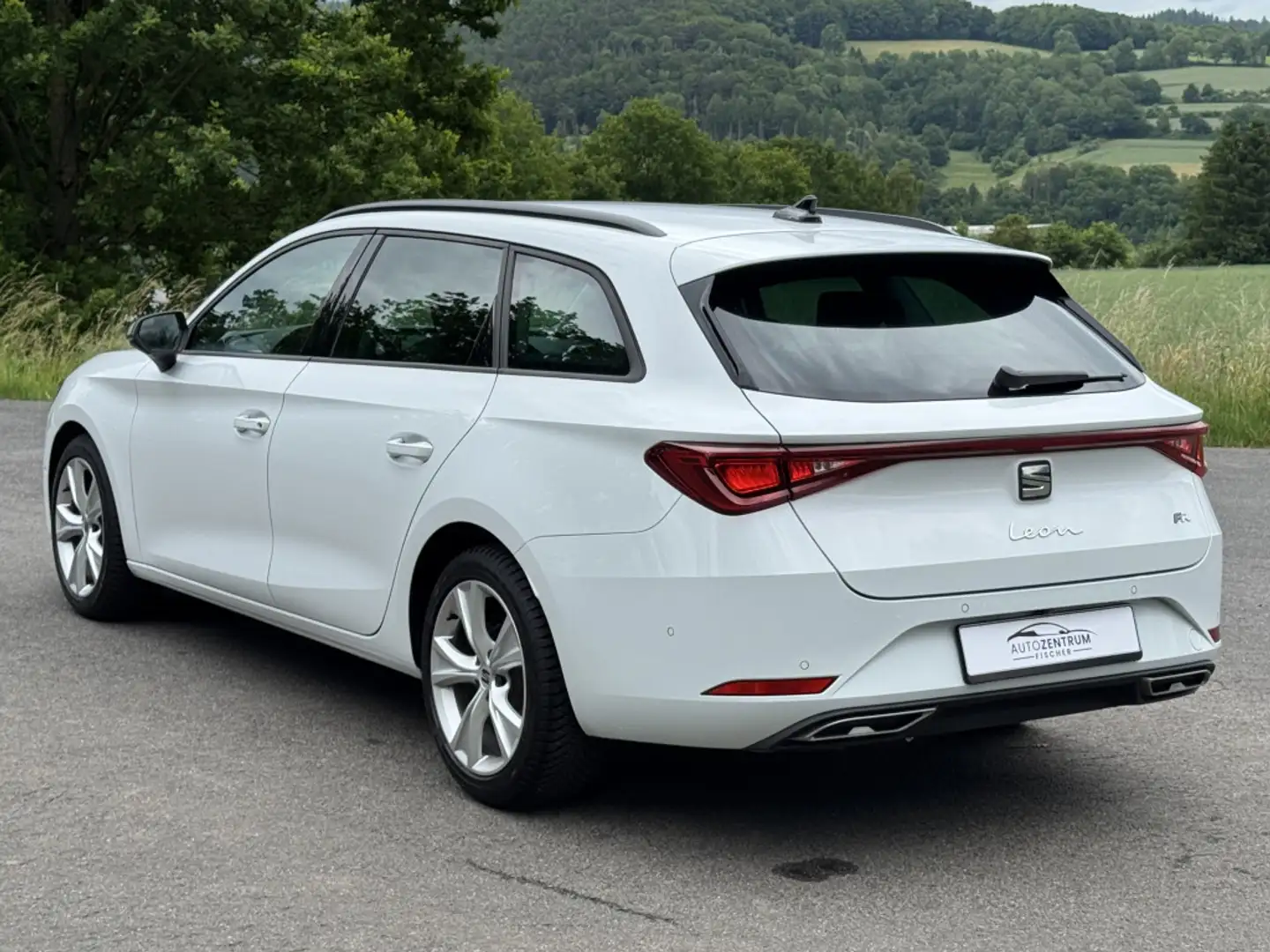 SEAT Leon 1.5 eTSI,Sportpaket,Sitzheizung,Kamera,Navi Wit - 2