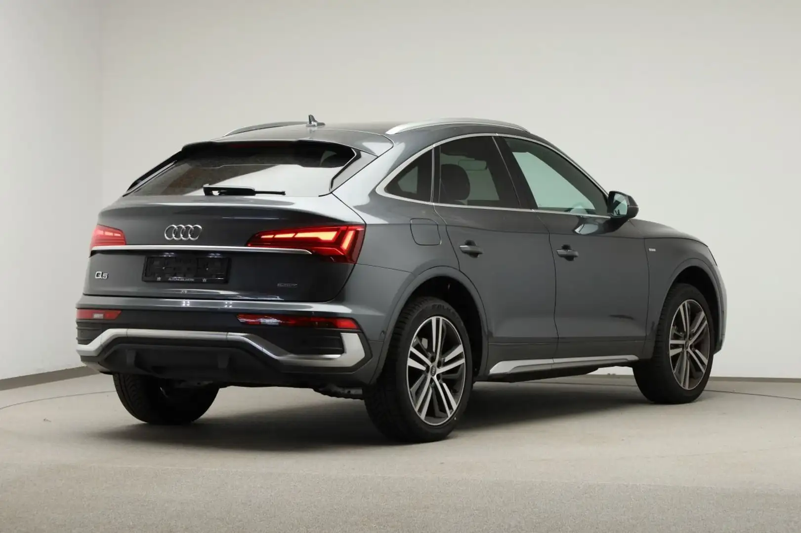 Audi Q5 S line 40 TFSI qu. AHK*ACC*Navi Grau - 2
