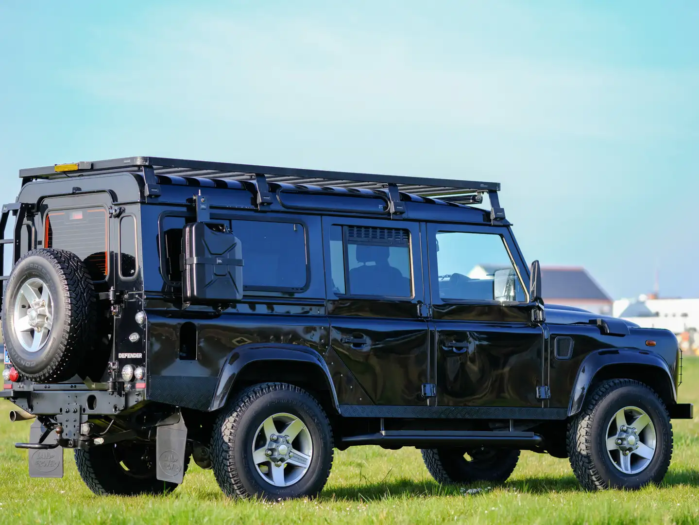 Land Rover Defender Defender 110 DPF Station Wagon SE Zwart - 1