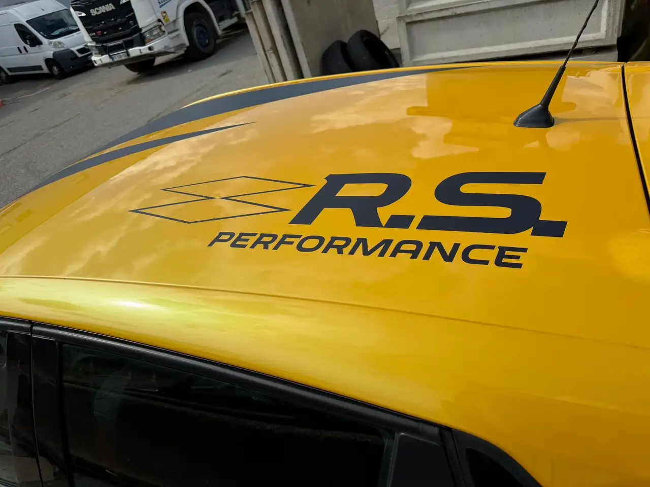 Renault Clio R.S. — photo 11