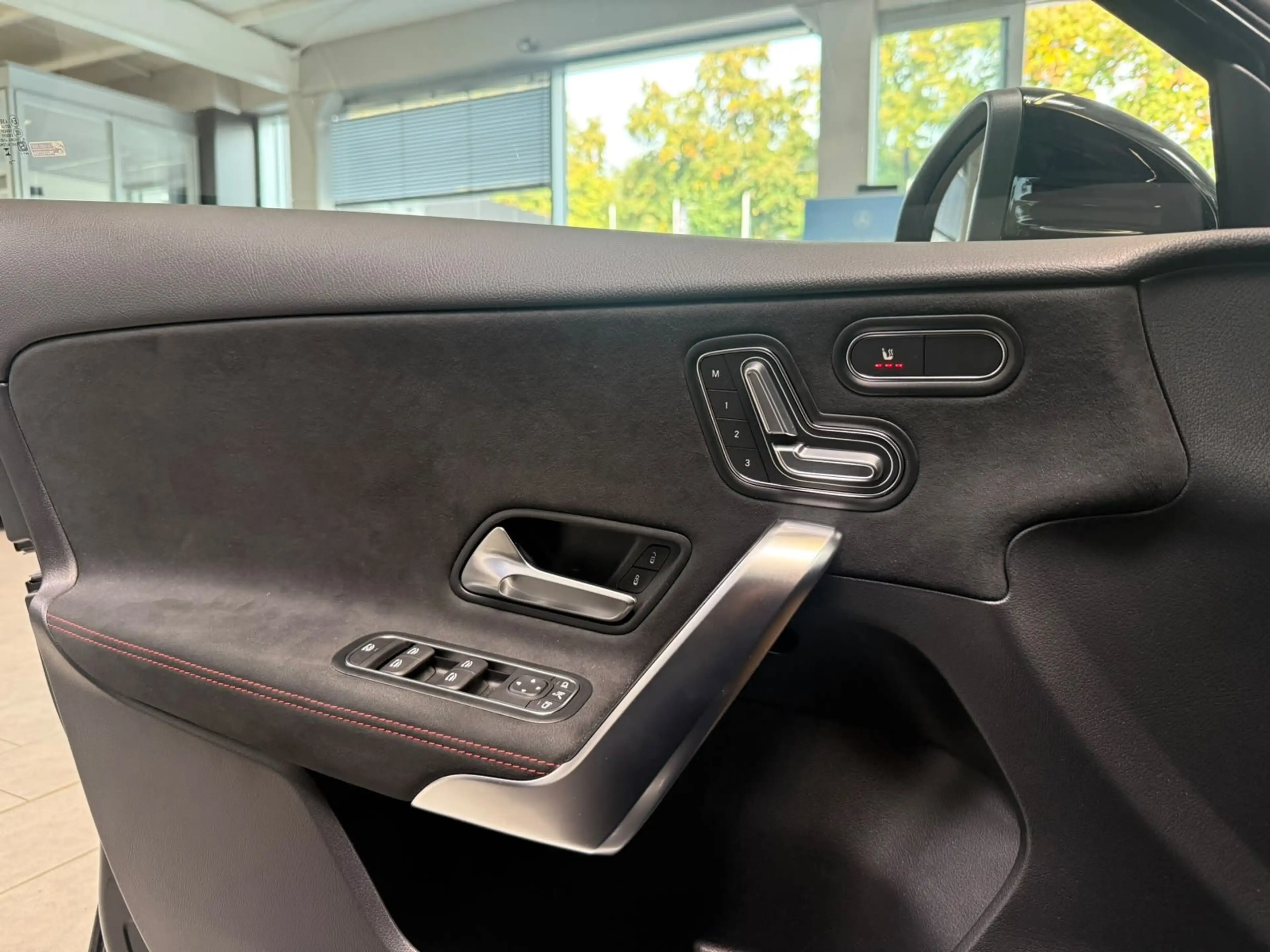 Mercedes-Benz A 250 4M AMG PREMIUM PLUS+TECHNIKPAKET+BURMESTER — photo 11