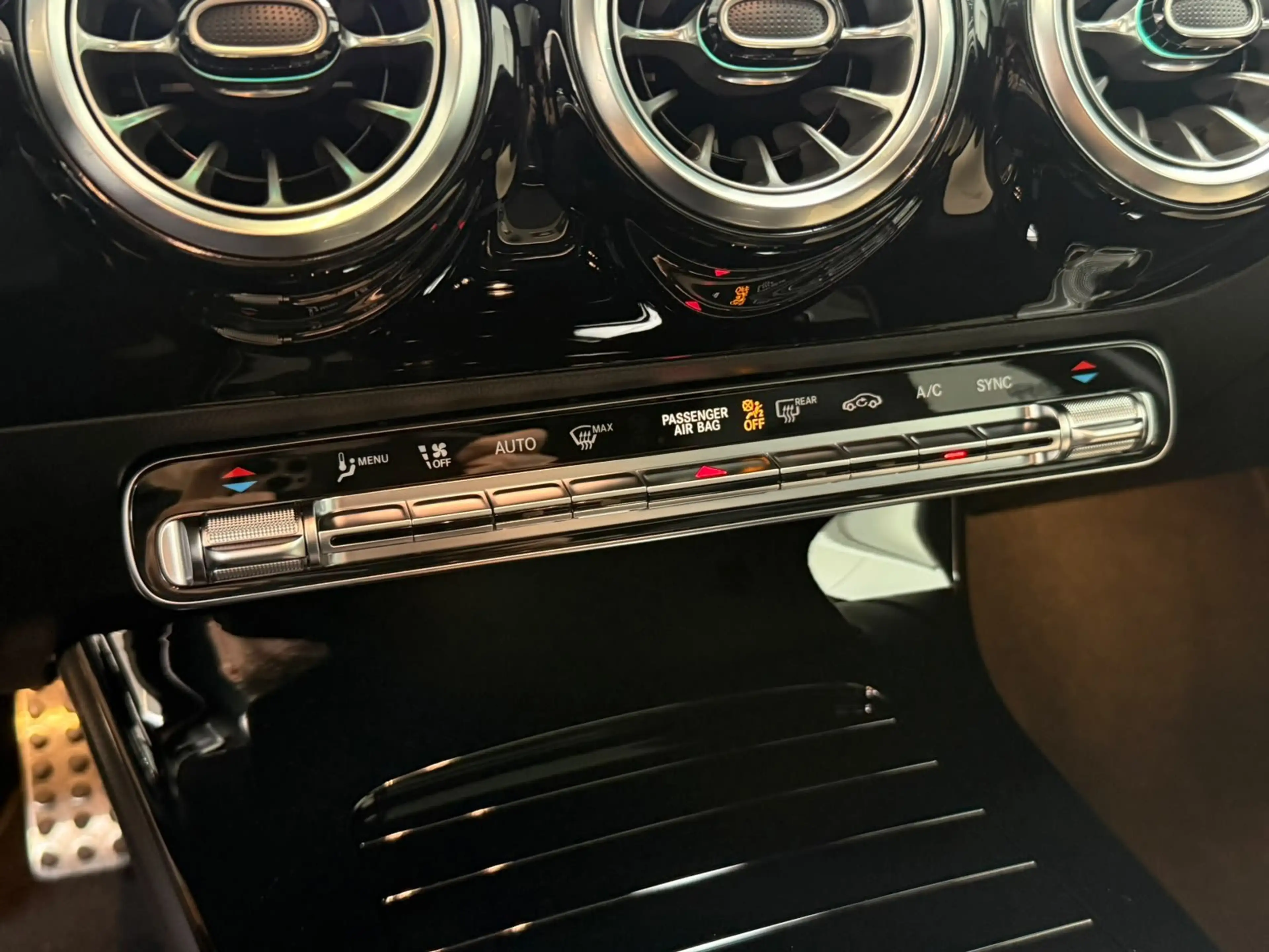 Mercedes-Benz A 250 4M AMG PREMIUM PLUS+TECHNIKPAKET+BURMESTER — photo 15