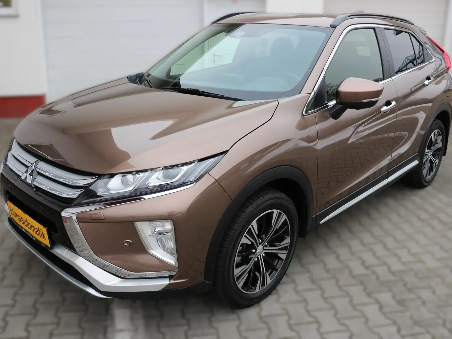 Mitsubishi Eclipse Cross Intro Edition PDC v+h +360°Kamera Brun - 1