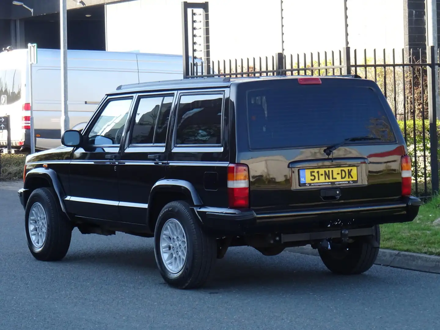 Jeep Cherokee 4.0i Sport 4X4 AUTOMAAT LEER/AIRCO/CRUISE/APK Zwart - 2