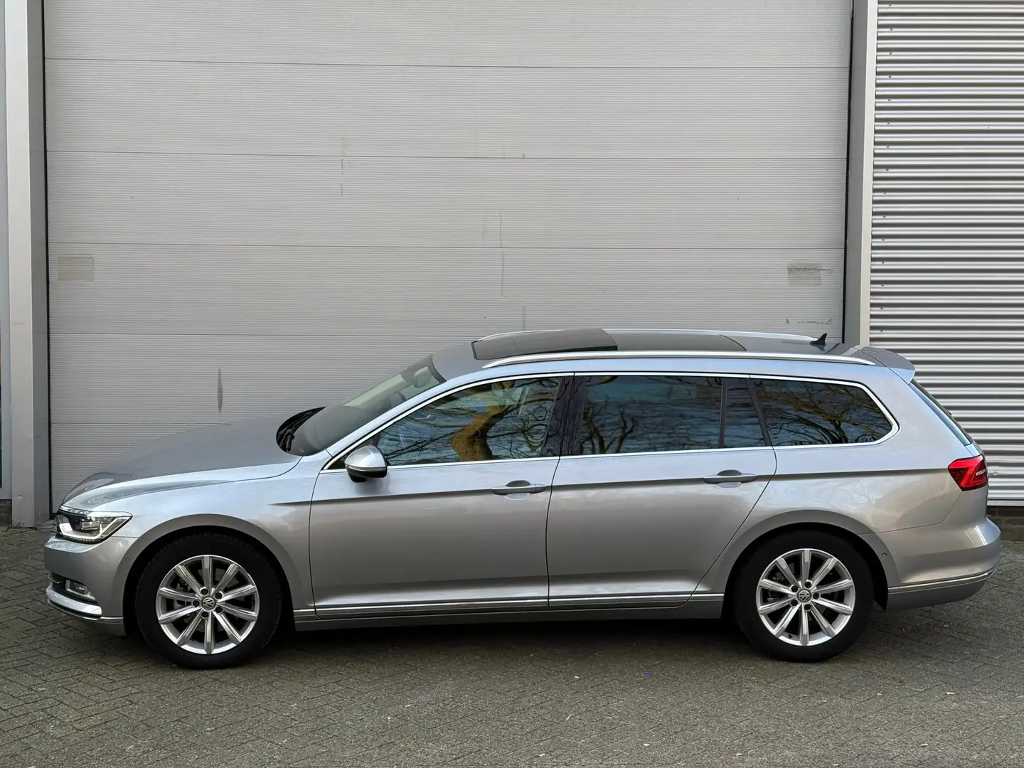 Volkswagen Passat Variant 1.5 TSI Highline Business R l Pano l Automaat l Na Gris - 2