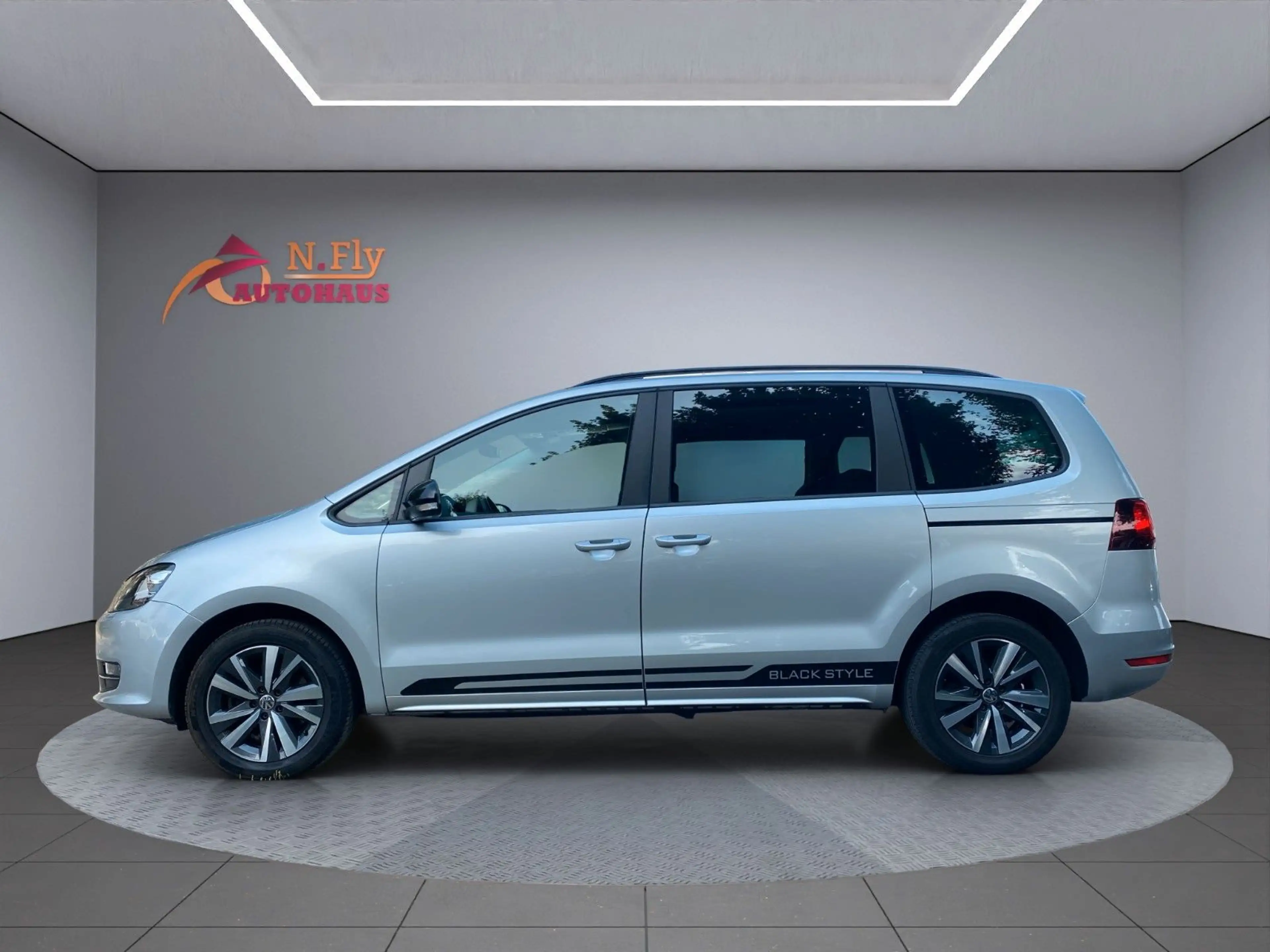 Volkswagen Sharan HighlineBlackStyle*Leder*ACC*Ahk*Xenon*Nav — photo 2