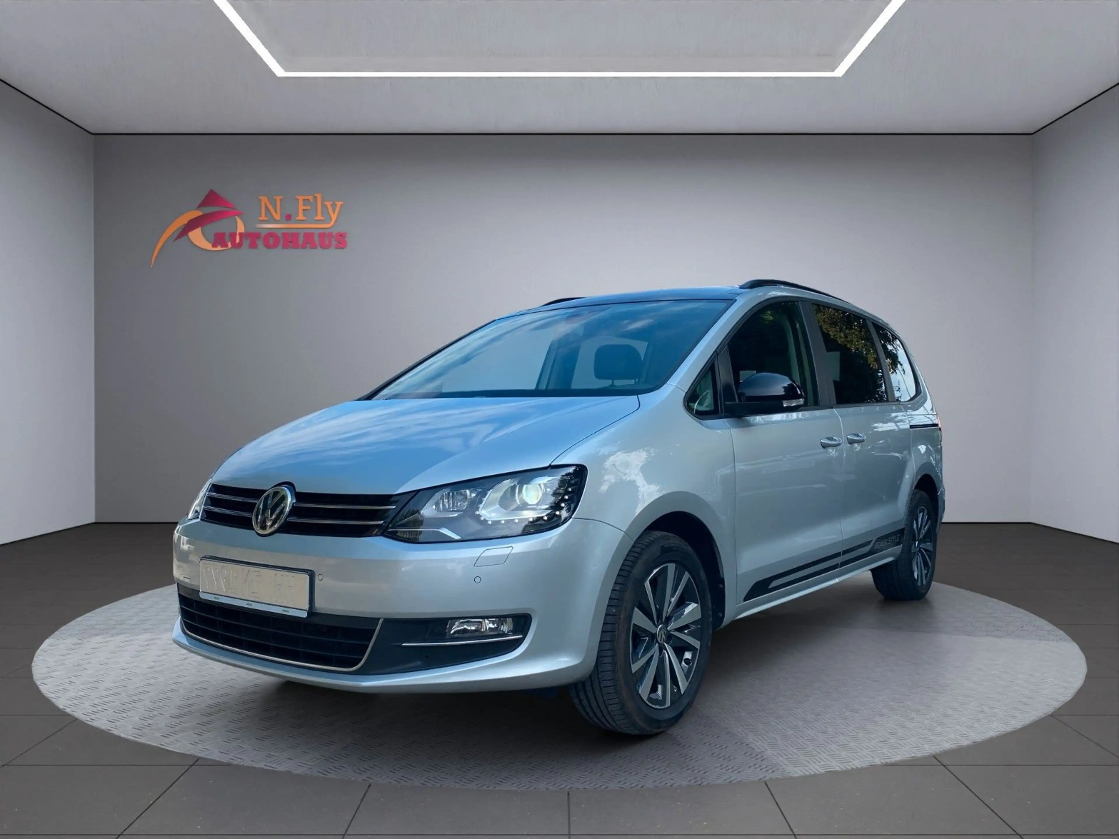 Volkswagen Sharan HighlineBlackStyle*Leder*ACC*Ahk*Xenon*Nav