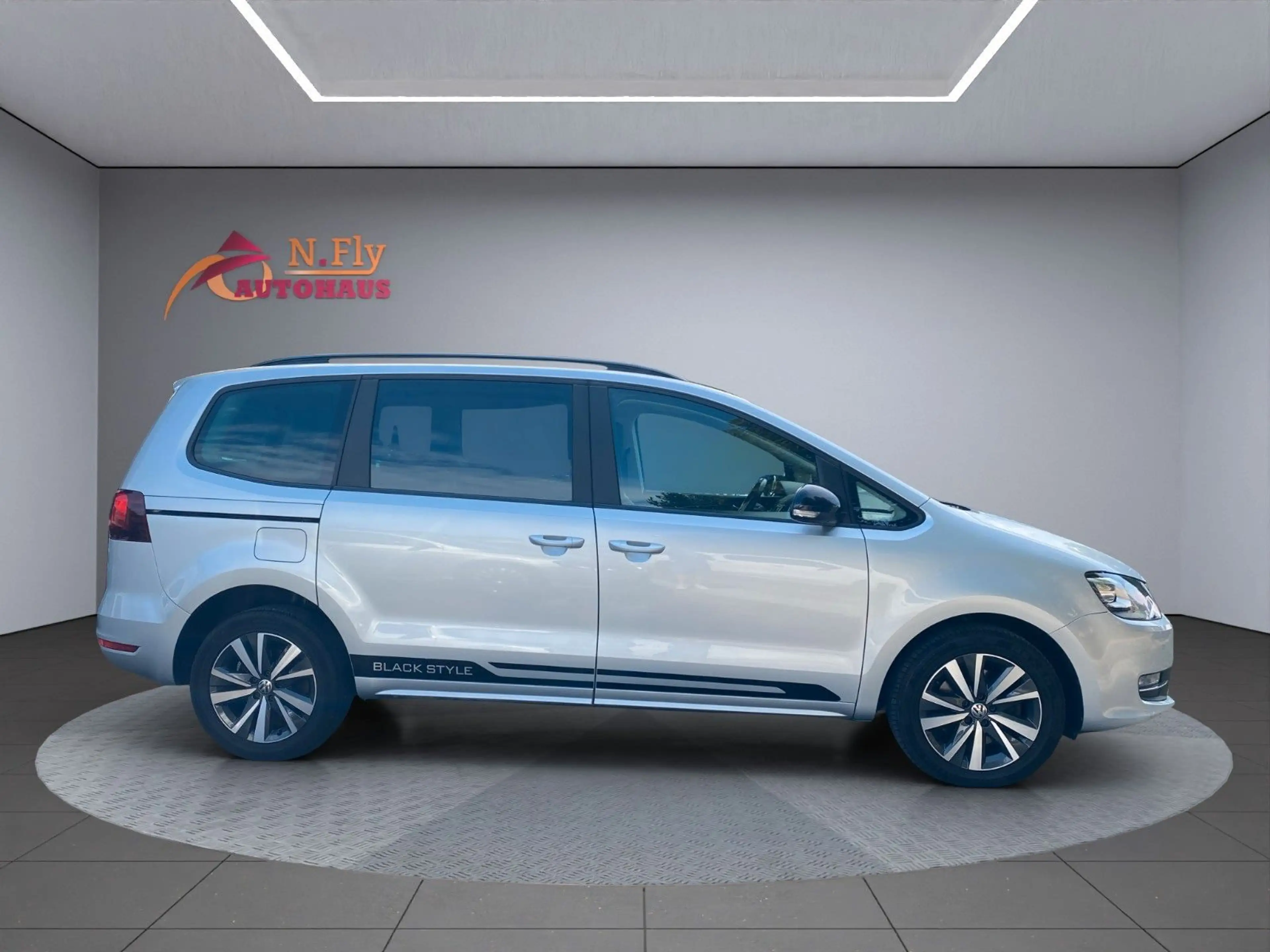 Volkswagen Sharan HighlineBlackStyle*Leder*ACC*Ahk*Xenon*Nav — photo 6