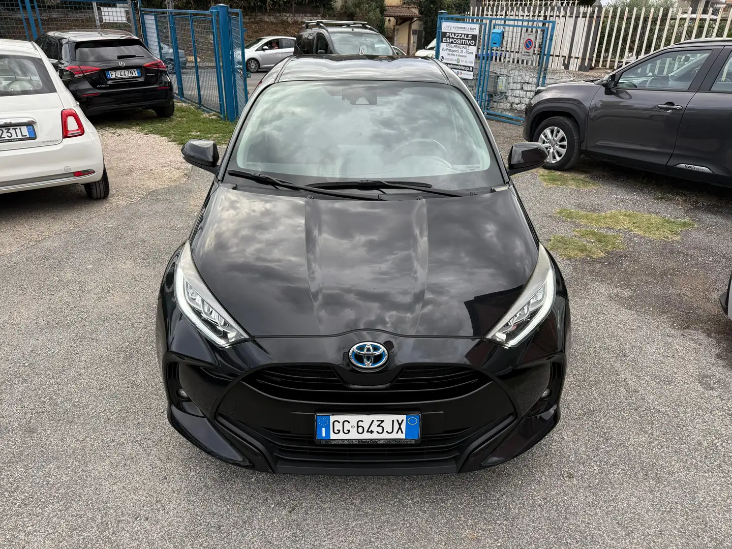 Toyota Yaris 1.5 TAGLIANDI TOYOTA **UNICO PROPRIETARIO** Nero - 2