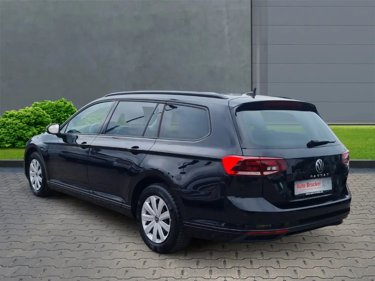Volkswagen Passat Variant Basis 2.0 TDI+Abstandsregeltempomat+Sitzheizung+AH Schwarz - 2