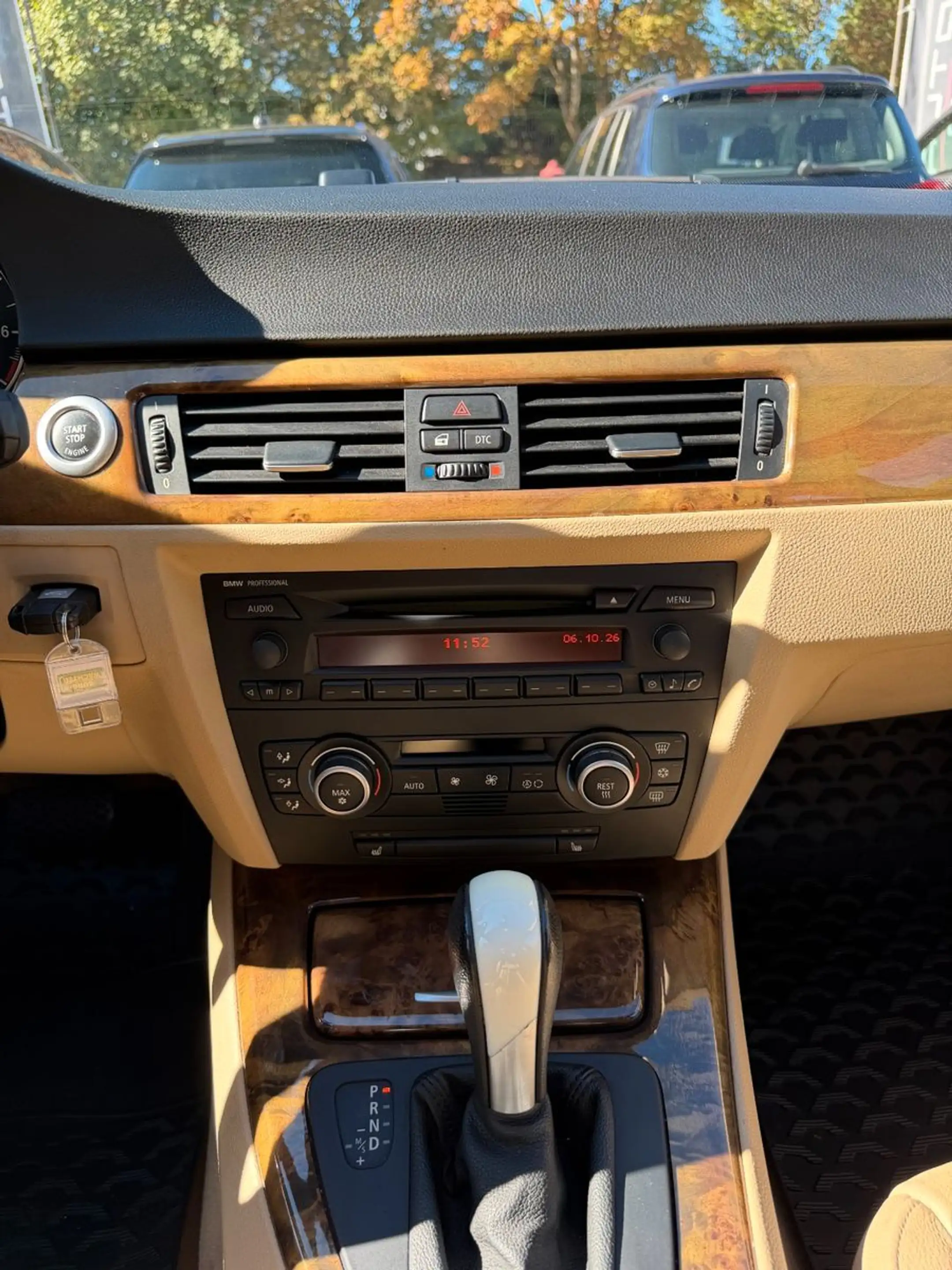 BMW 318 i LIM. *AUTOMATIK*TEMPO*LEDER*PDC*TÜV/NEU* — photo 12