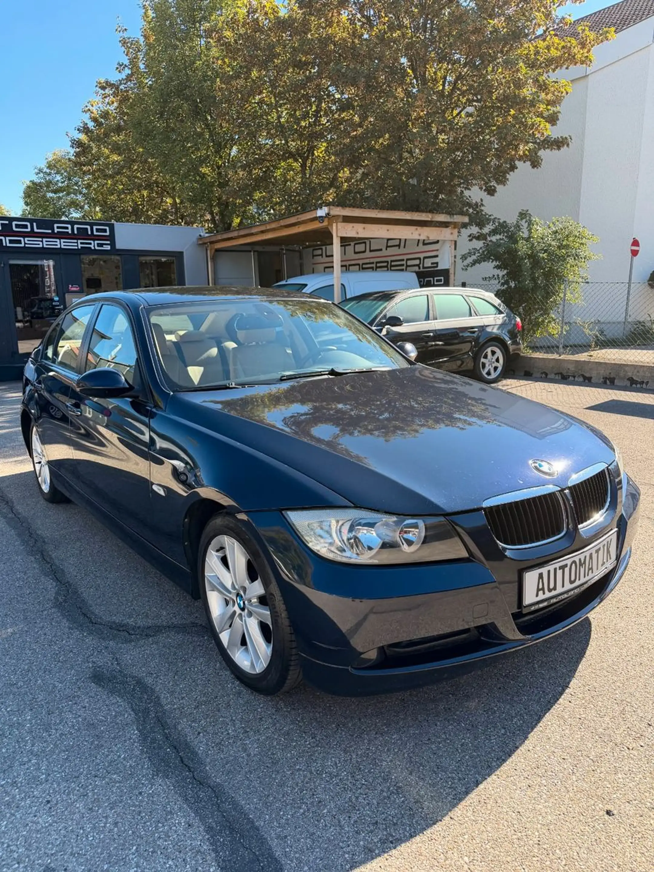 BMW 318 i LIM. *AUTOMATIK*TEMPO*LEDER*PDC*TÜV/NEU*