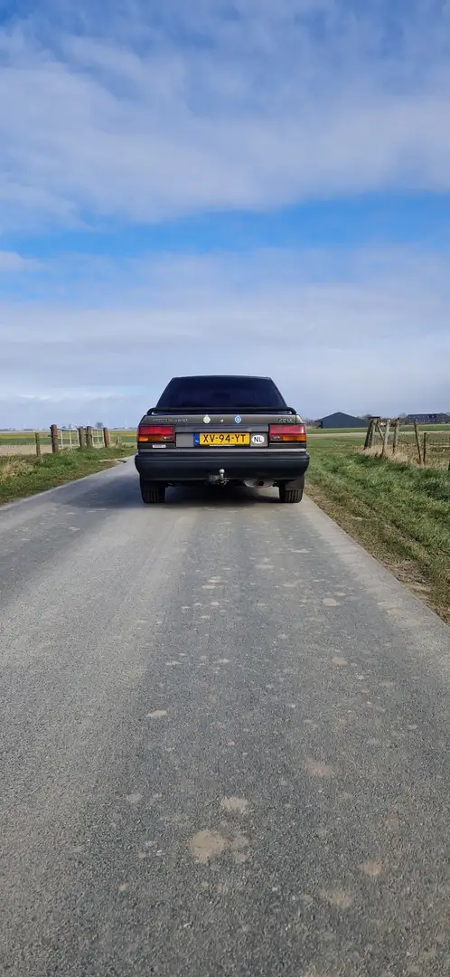 Nissan Bluebird LX - 2