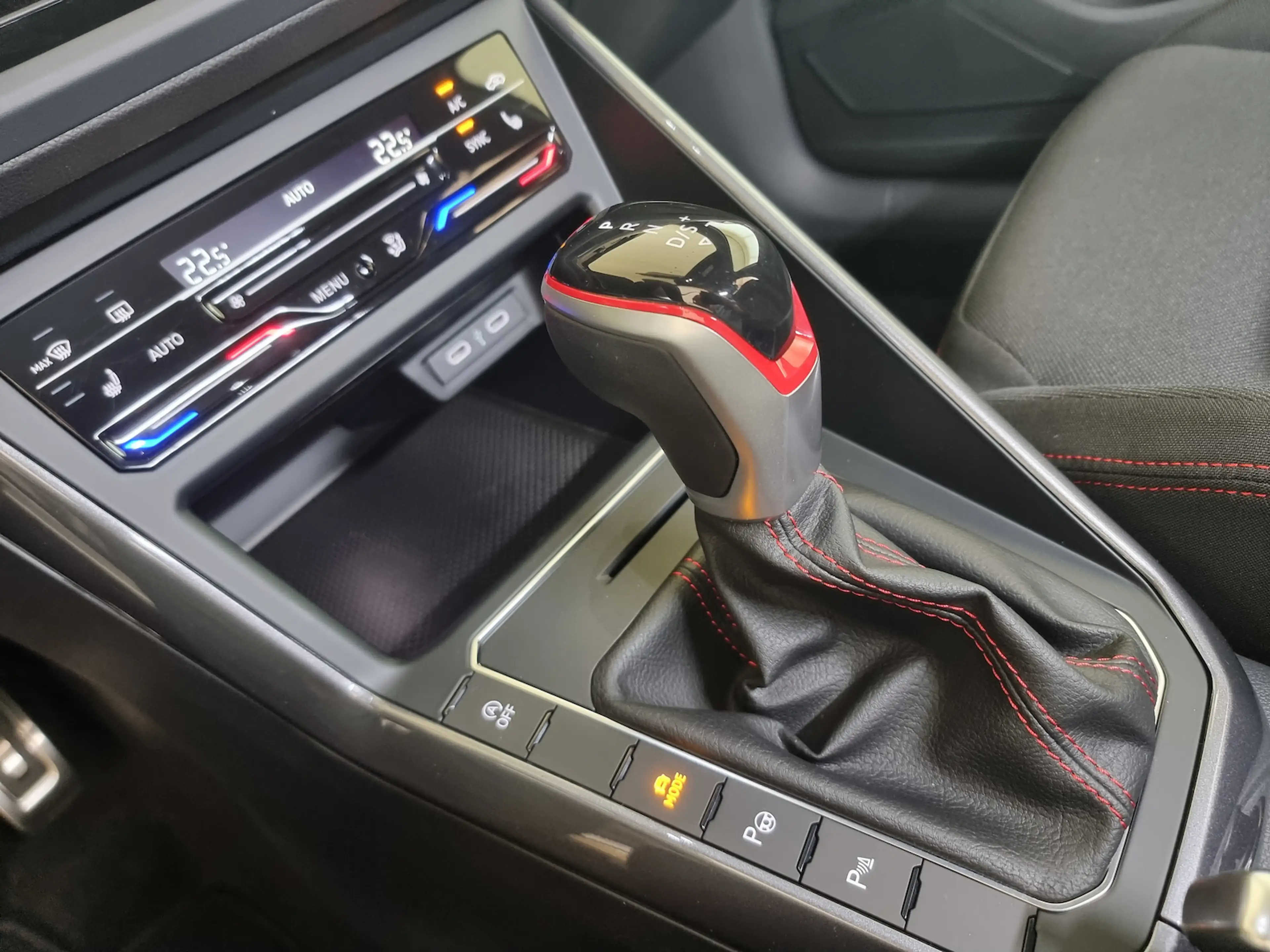 Volkswagen Polo GTI 2.0 TSI DSG Matrix-LED ACC APP SHZ DAB — photo 15