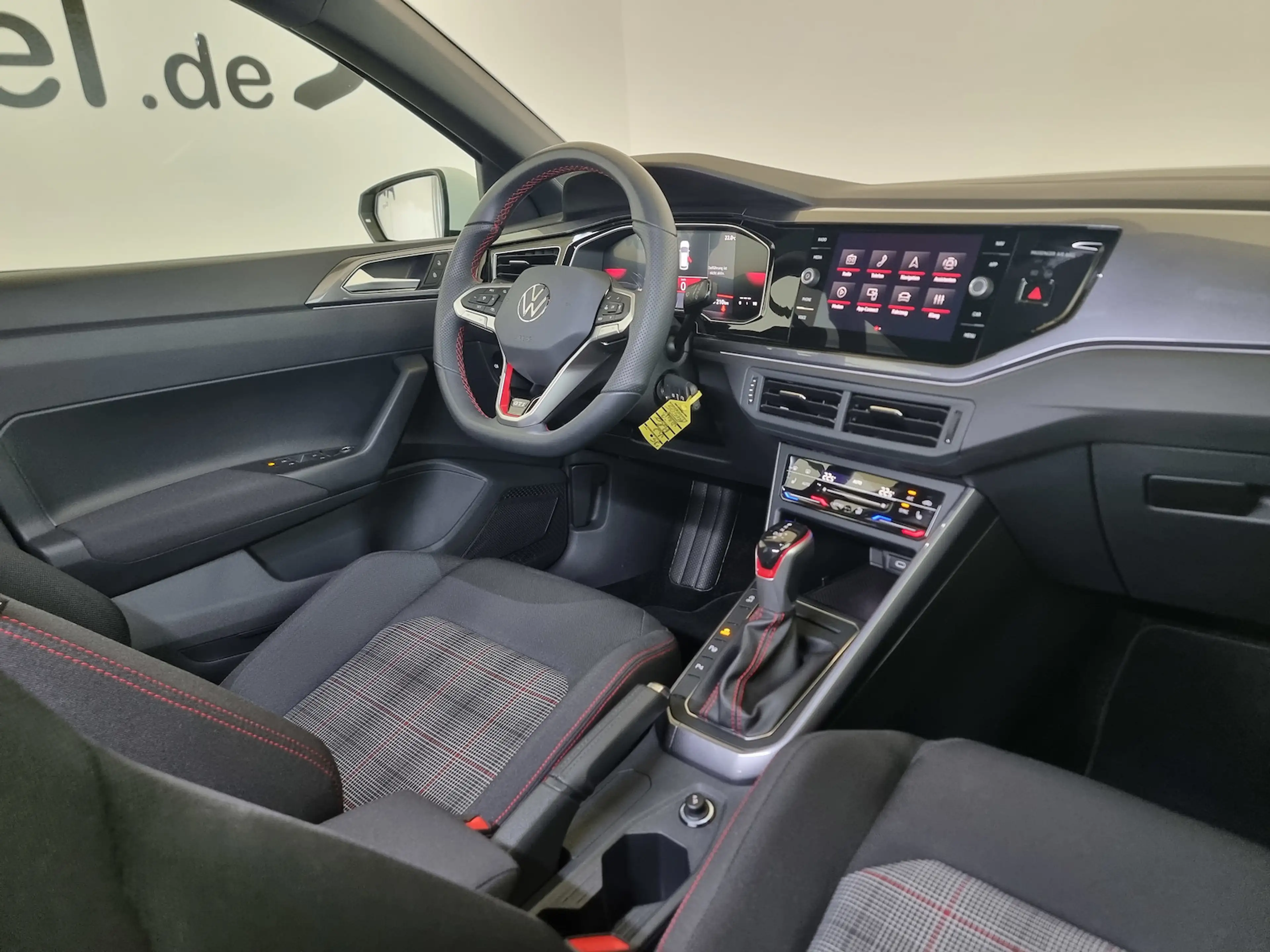 Volkswagen Polo GTI 2.0 TSI DSG Matrix-LED ACC APP SHZ DAB — photo 11