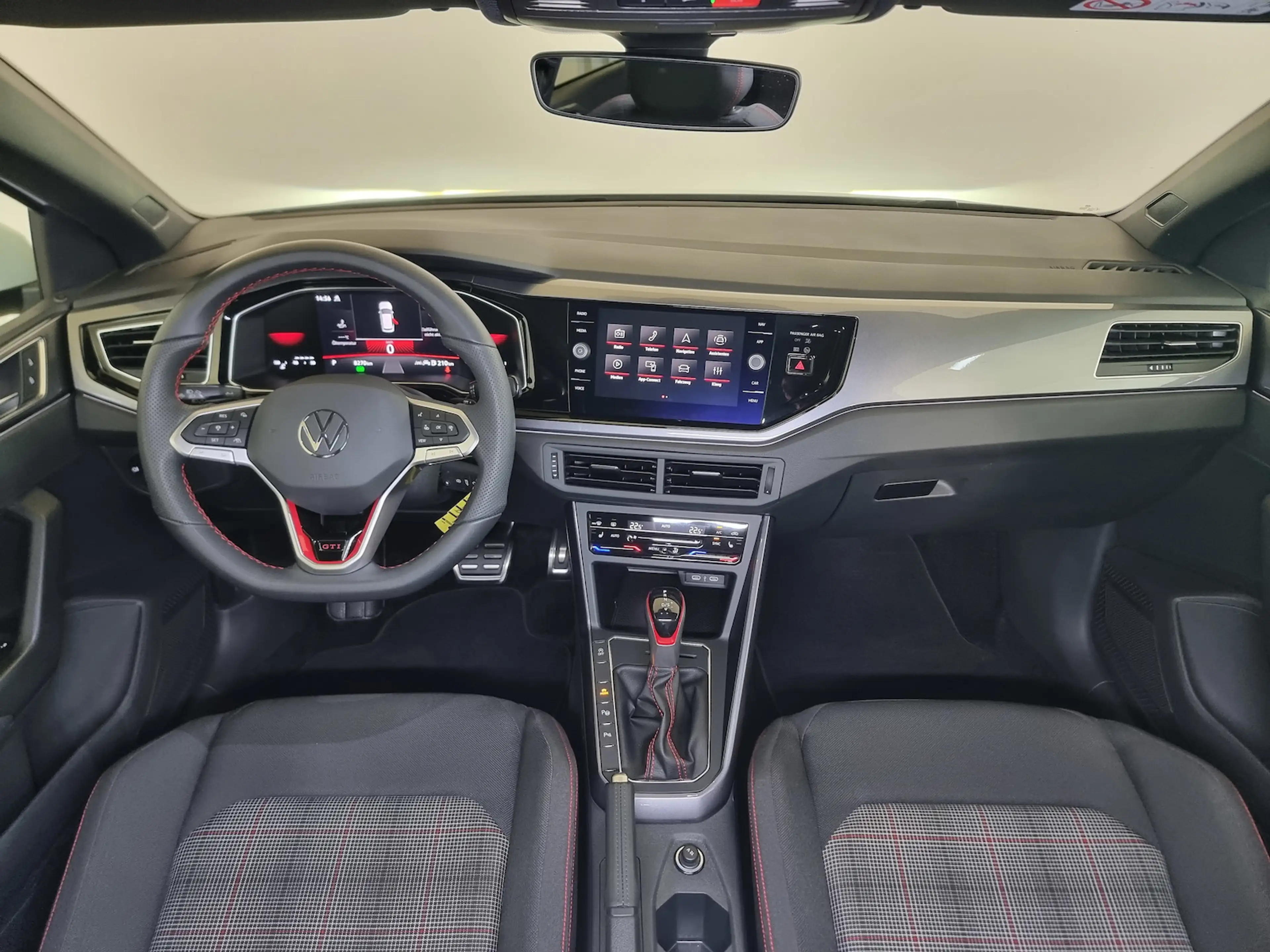 Volkswagen Polo GTI 2.0 TSI DSG Matrix-LED ACC APP SHZ DAB — photo 9