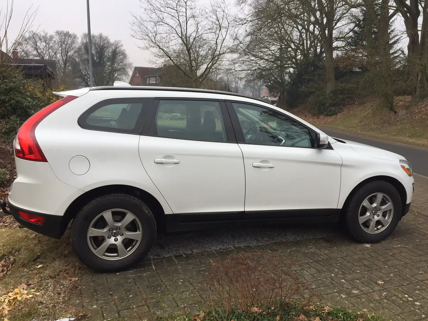 Volvo XC60 XC60 2.4D AWD Aut. Kinetic Weiß - 1