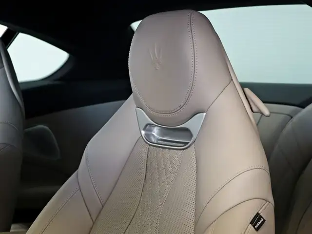 Maserati Granturismo view 15