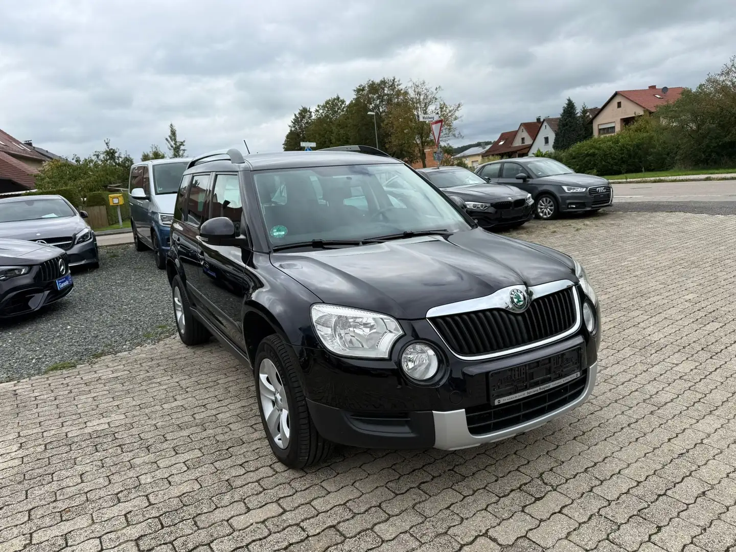 Skoda Yeti Ambition Schwarz - 2