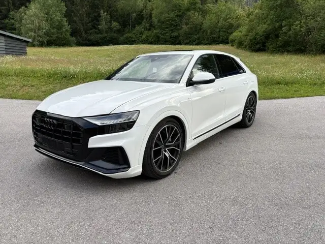 Audi Q8 55 TFSI e quattro Tiptronic