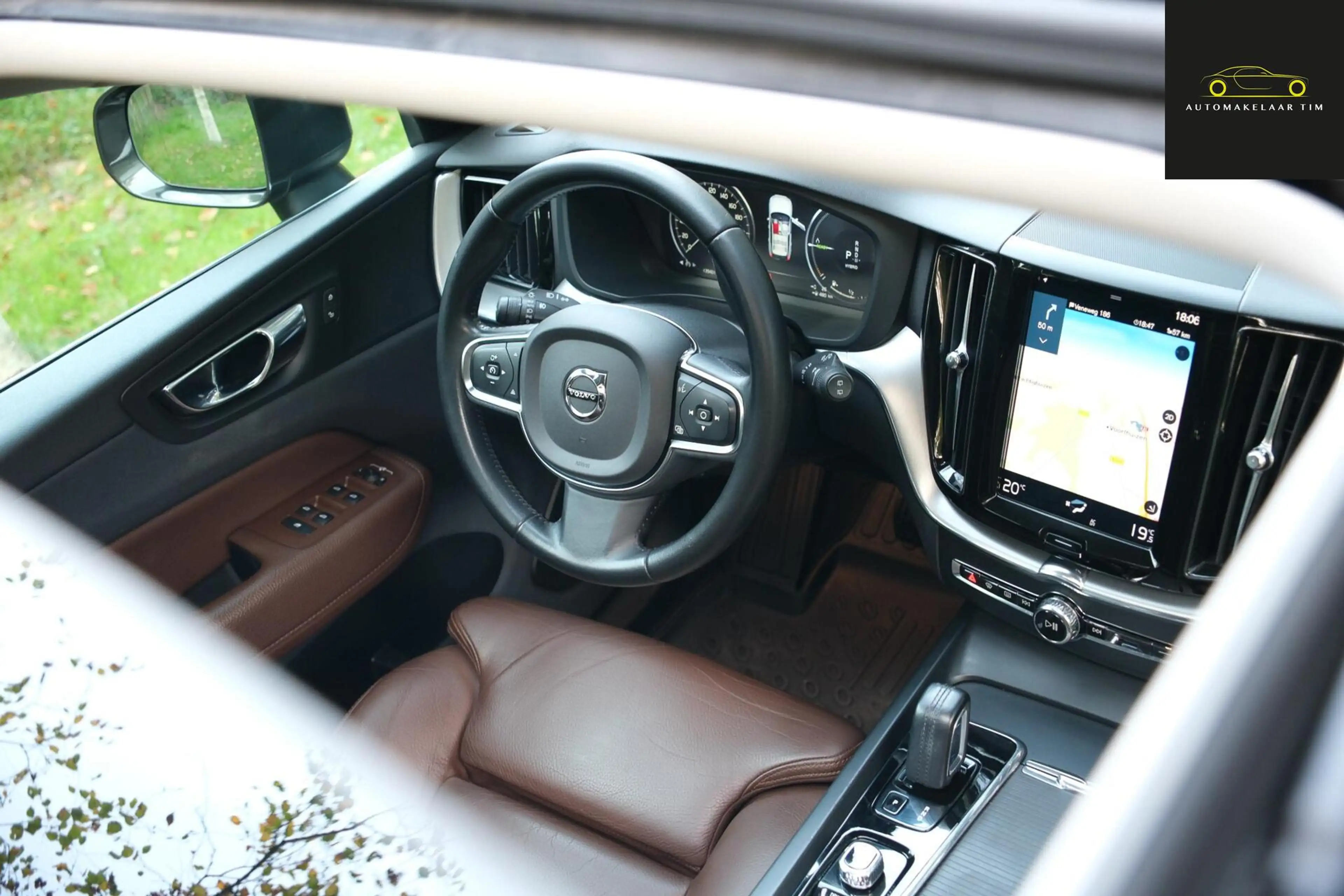 Volvo XC60 2.0 T8 Twin Engine AWD Momentum Pro — photo 3