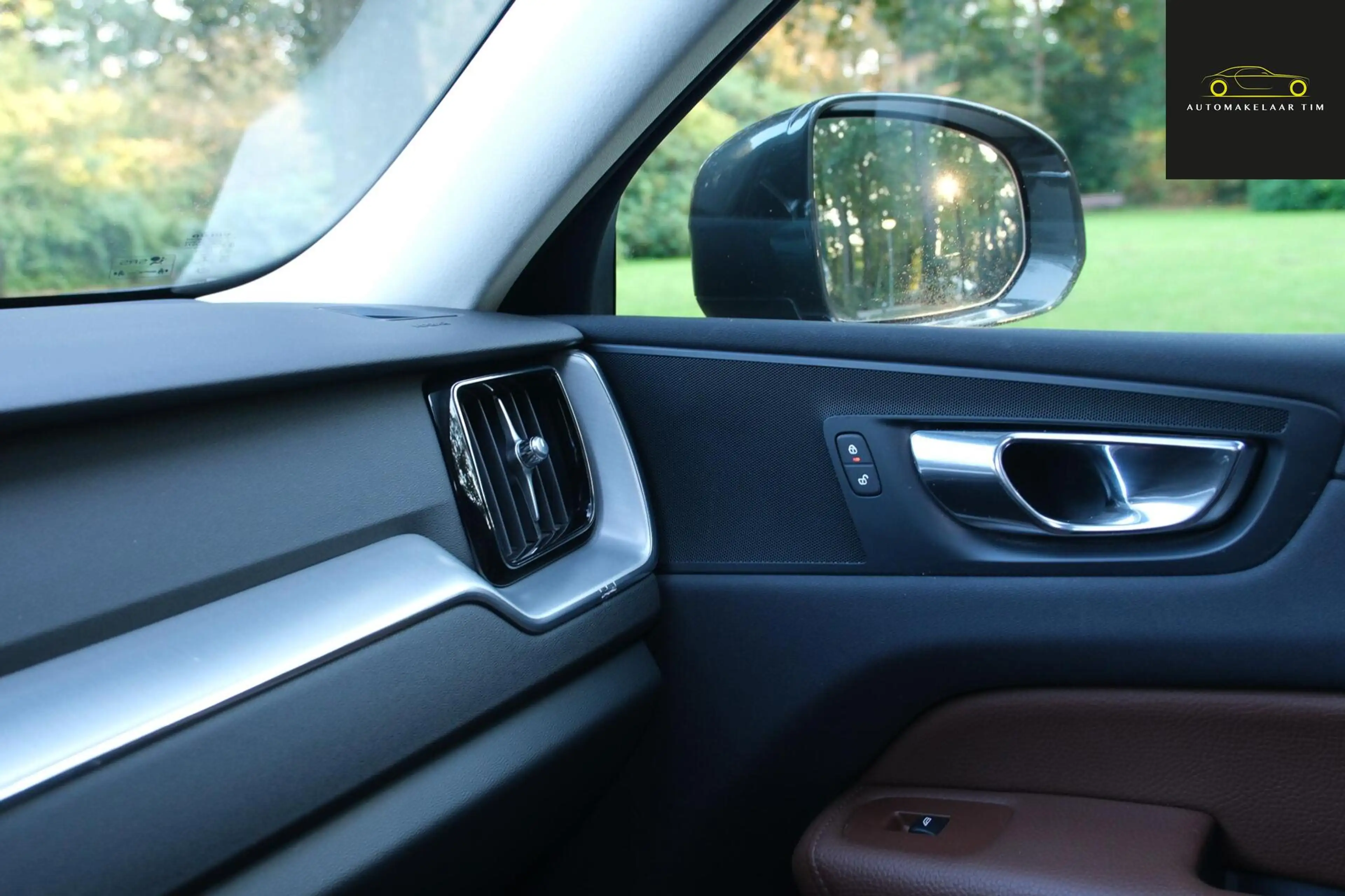 Volvo XC60 2.0 T8 Twin Engine AWD Momentum Pro — photo 34