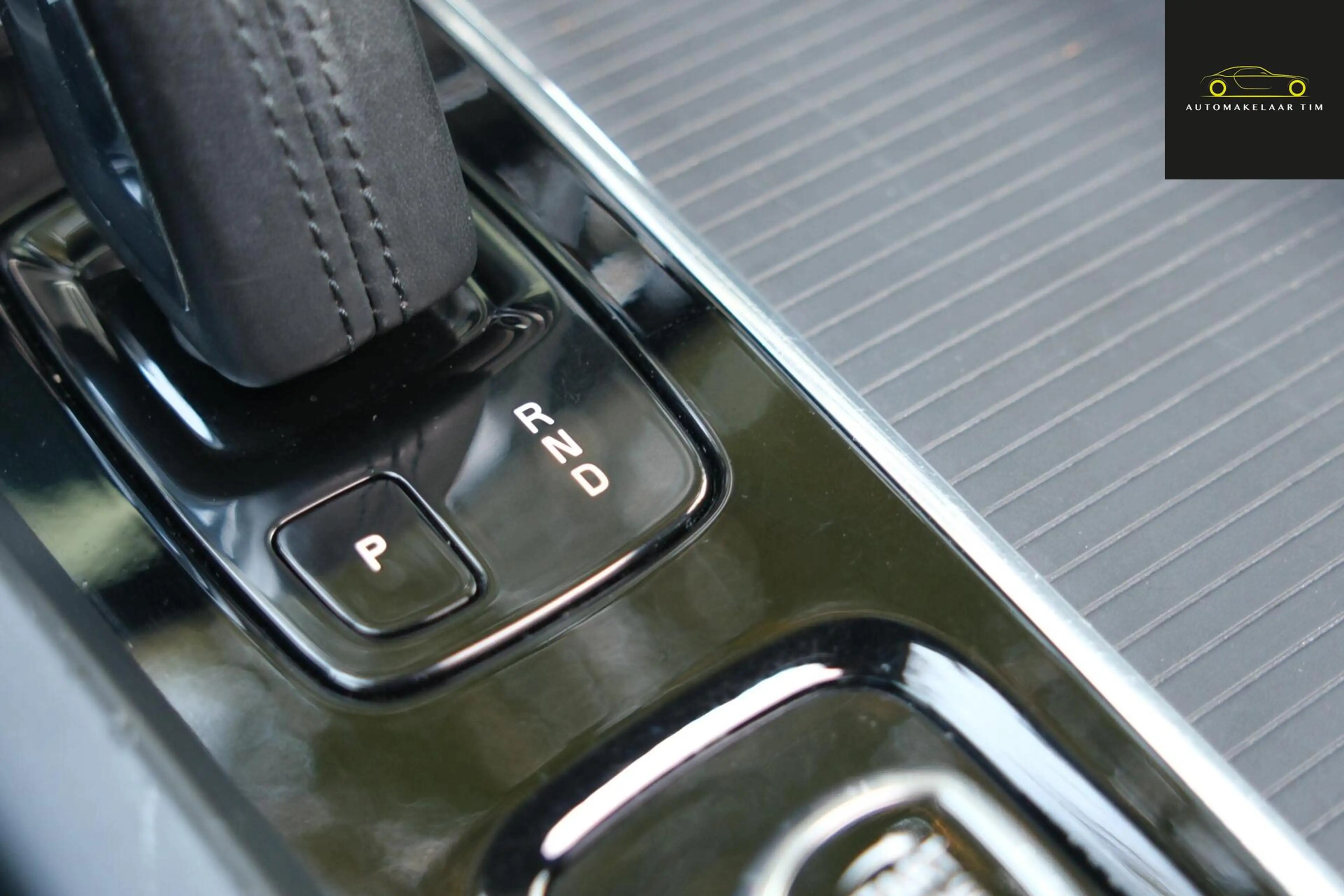 Volvo XC60 2.0 T8 Twin Engine AWD Momentum Pro — photo 40