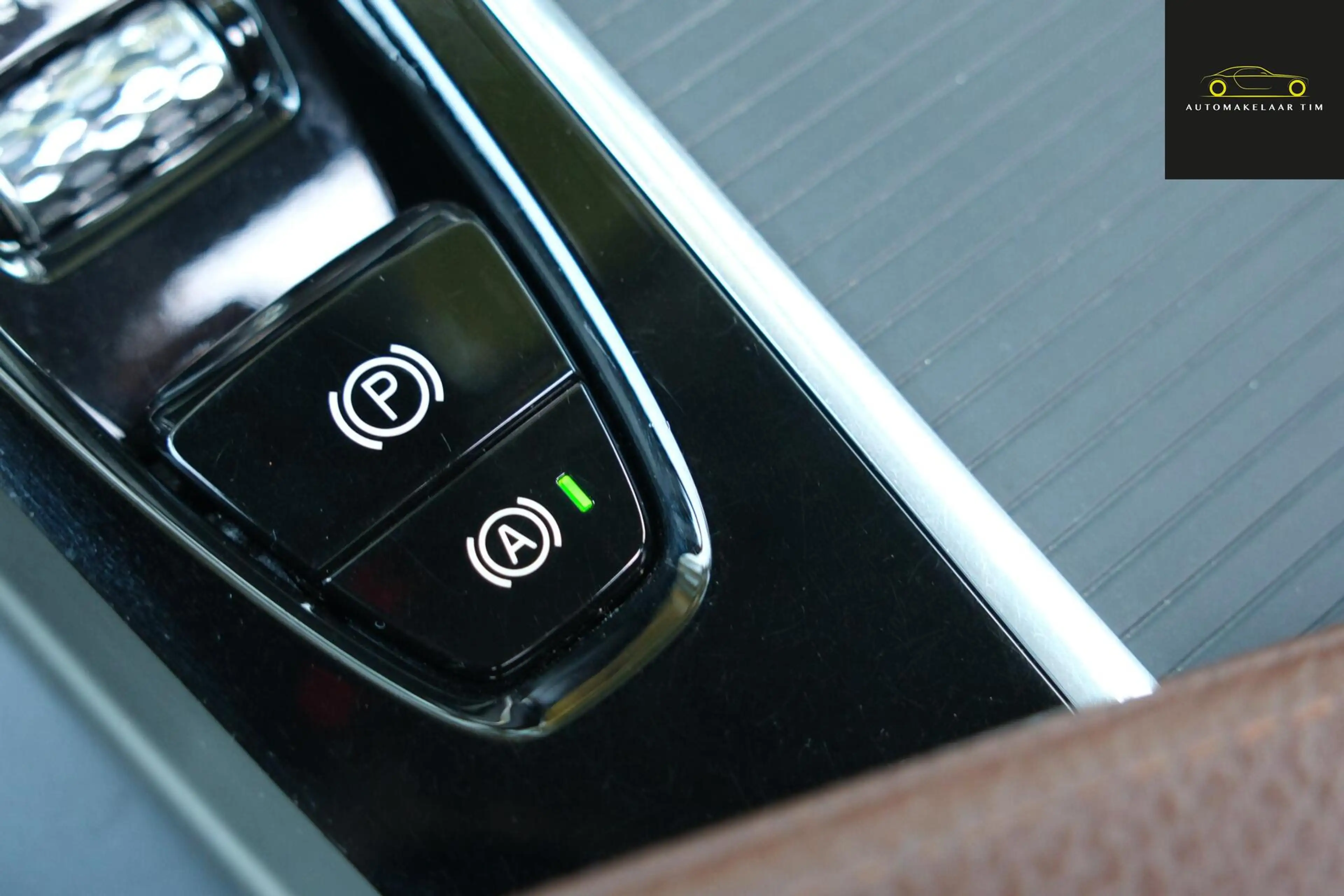 Volvo XC60 2.0 T8 Twin Engine AWD Momentum Pro — photo 38