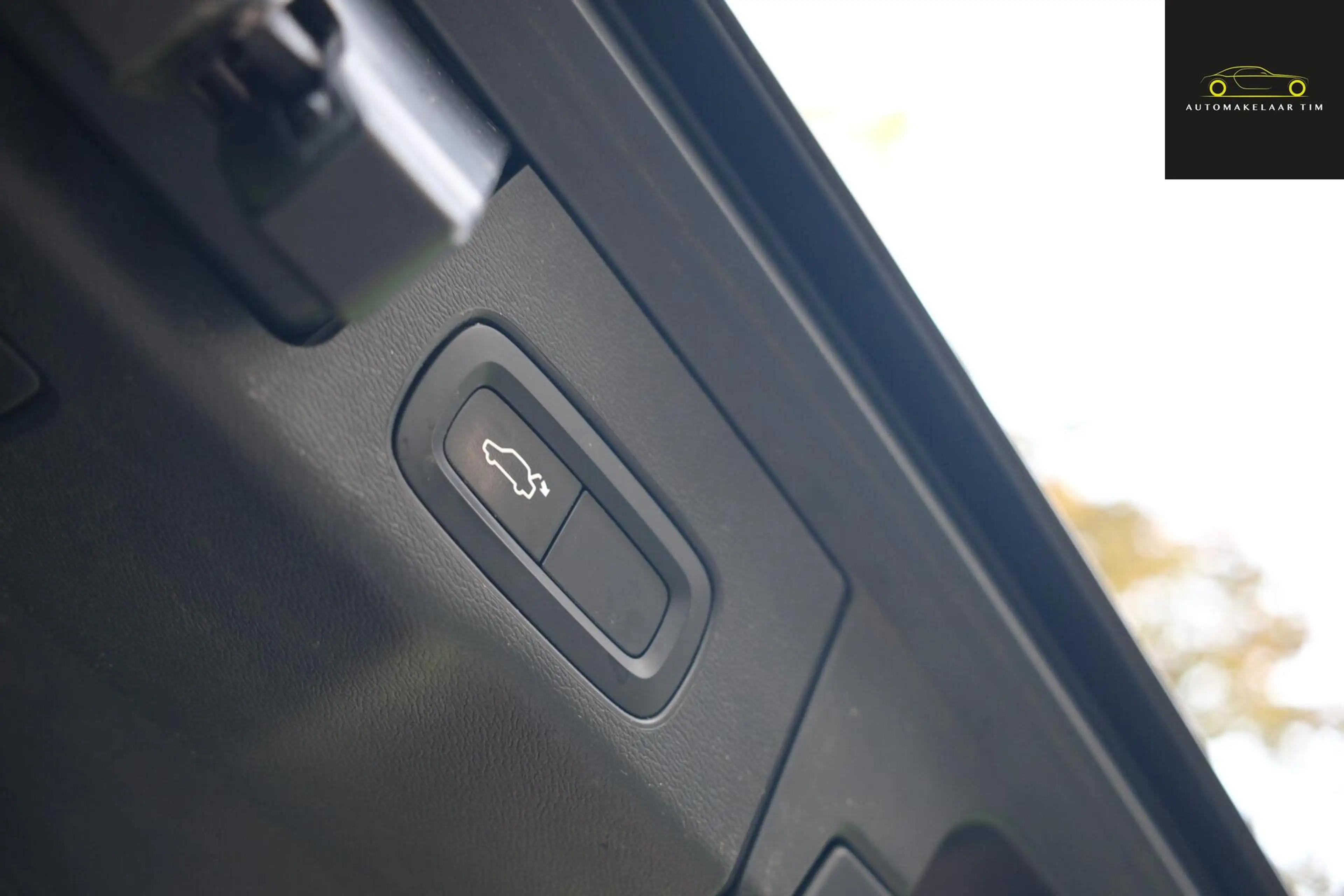 Volvo XC60 2.0 T8 Twin Engine AWD Momentum Pro — photo 20
