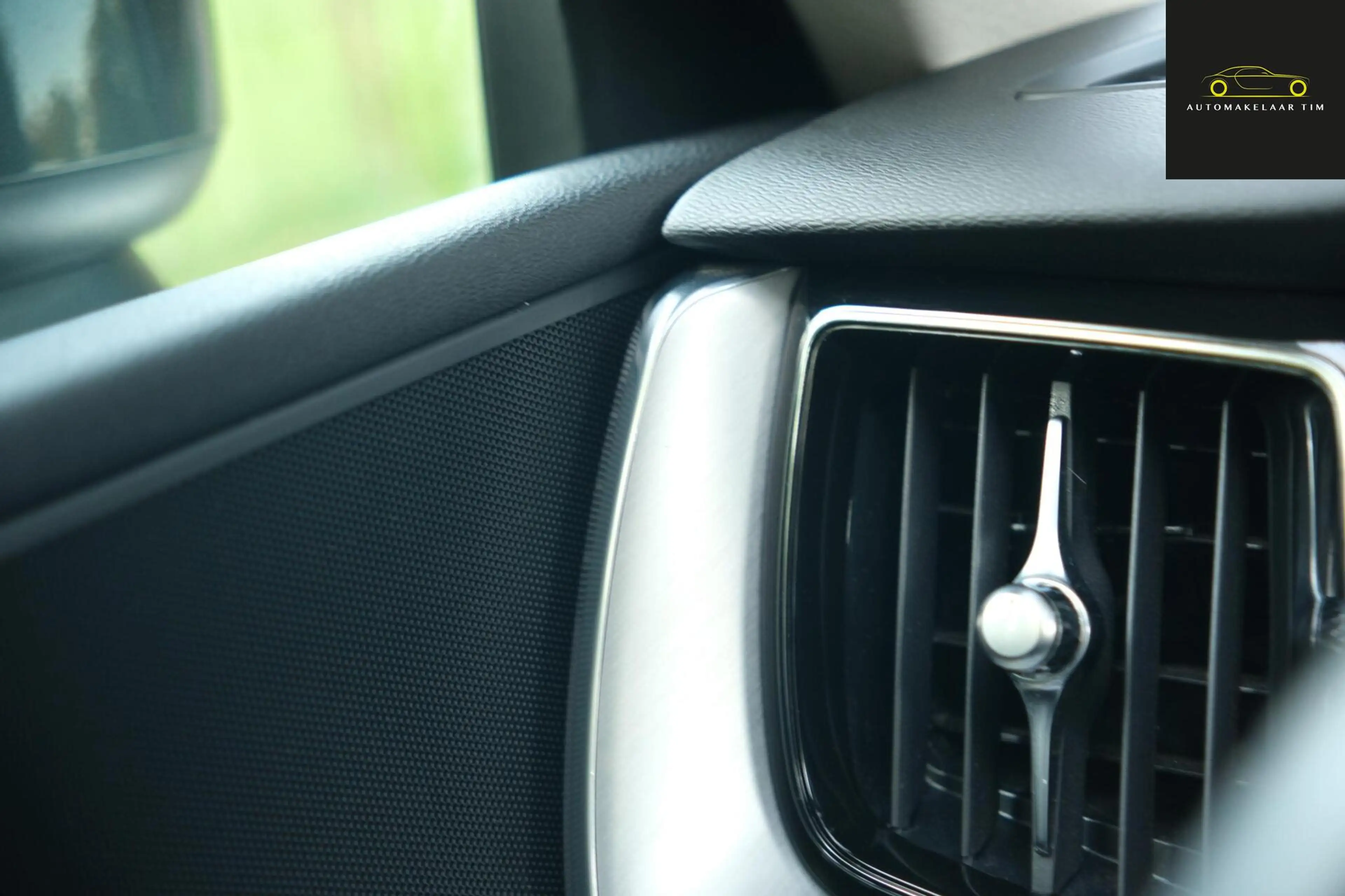 Volvo XC60 2.0 T8 Twin Engine AWD Momentum Pro — photo 47