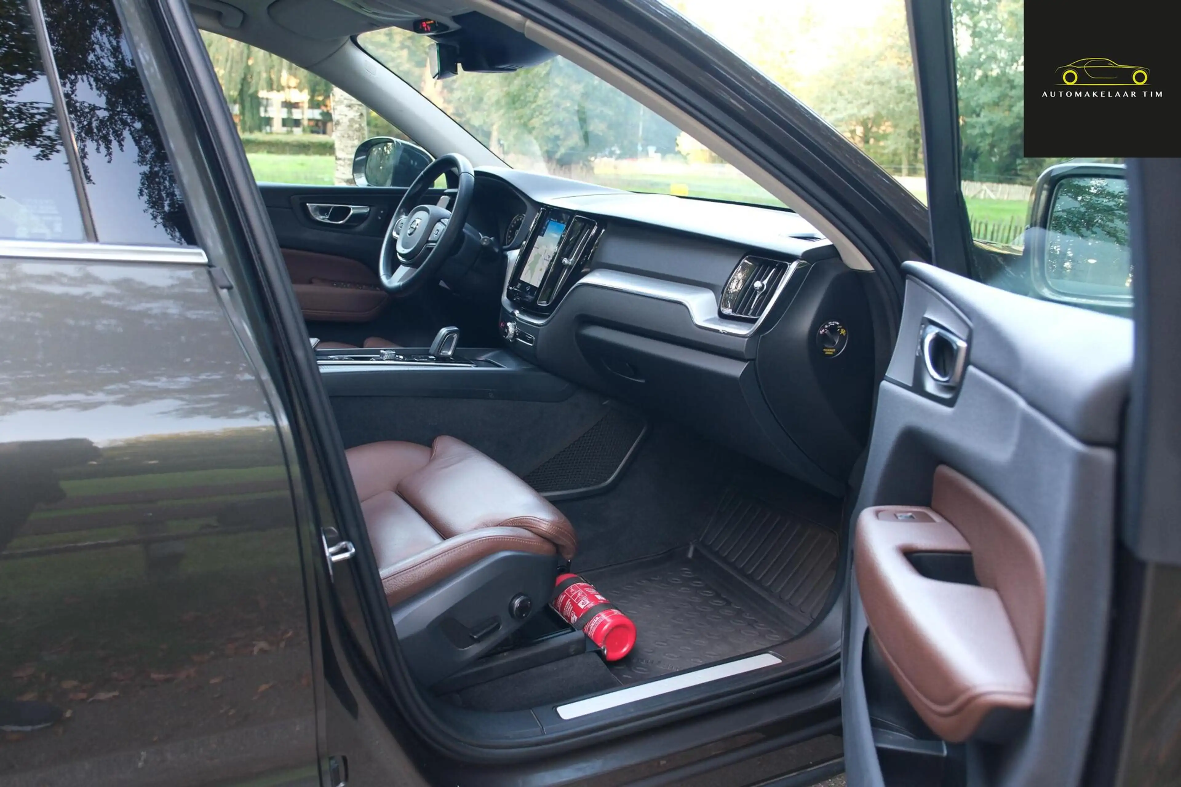 Volvo XC60 2.0 T8 Twin Engine AWD Momentum Pro — photo 19